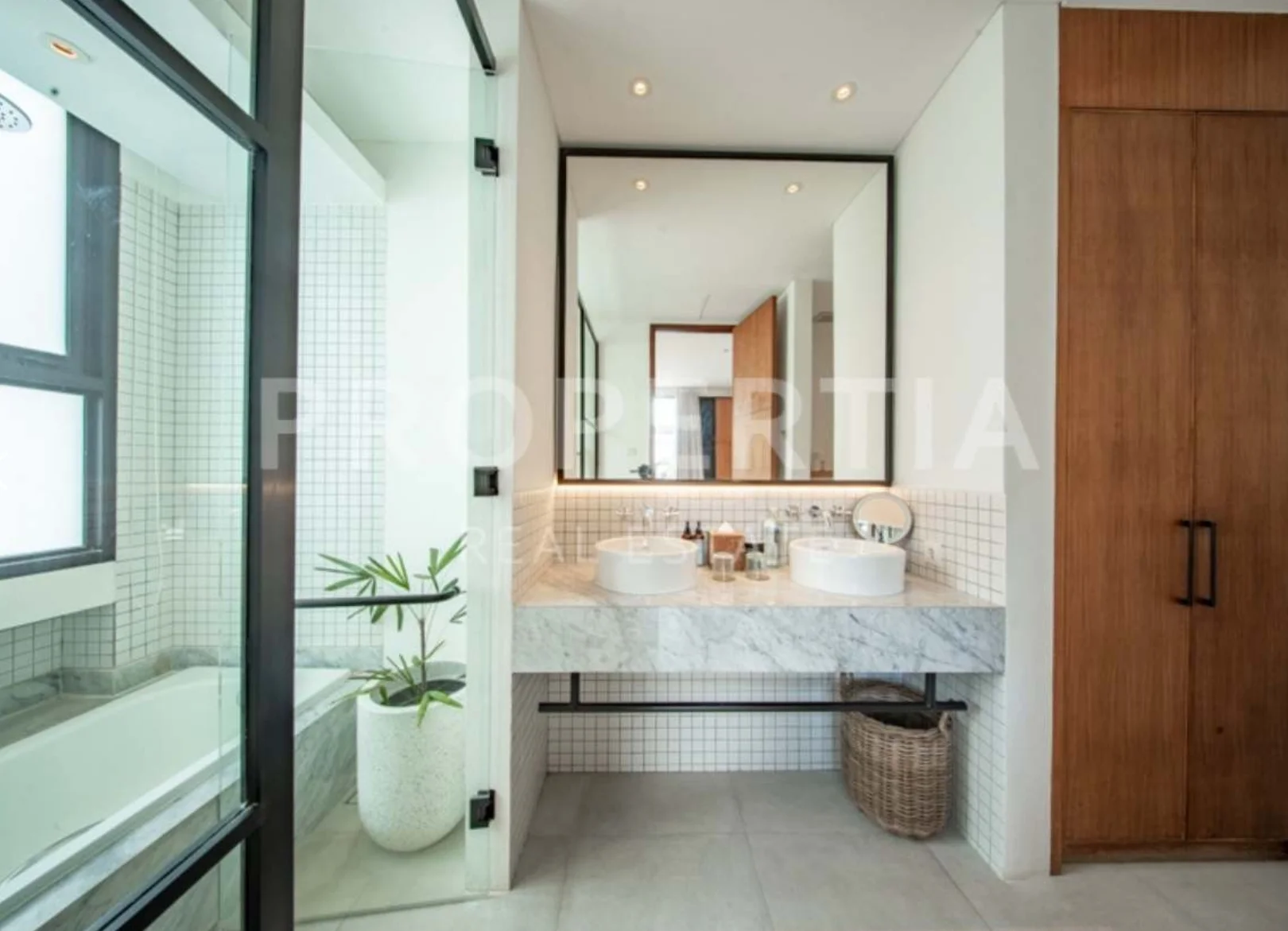 STUNNING CONTEMPORARY 3,5 BEDROOM VILLA