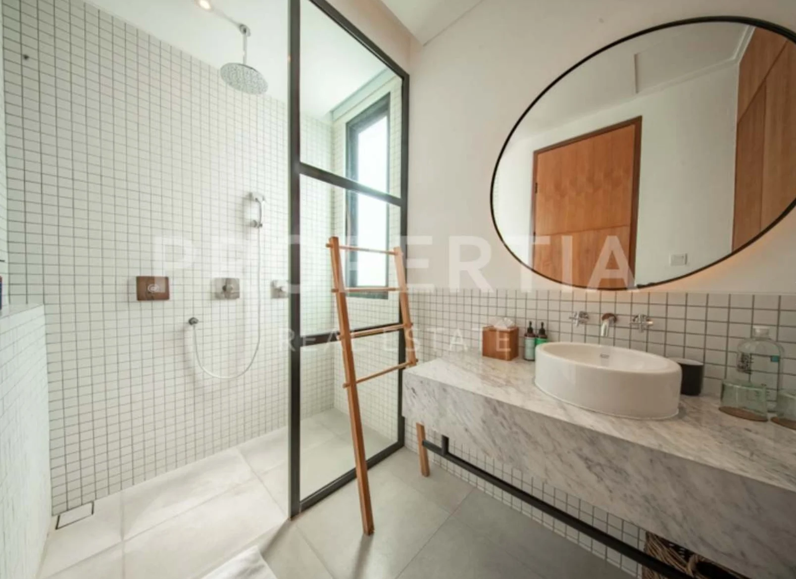 STUNNING CONTEMPORARY 3,5 BEDROOM VILLA