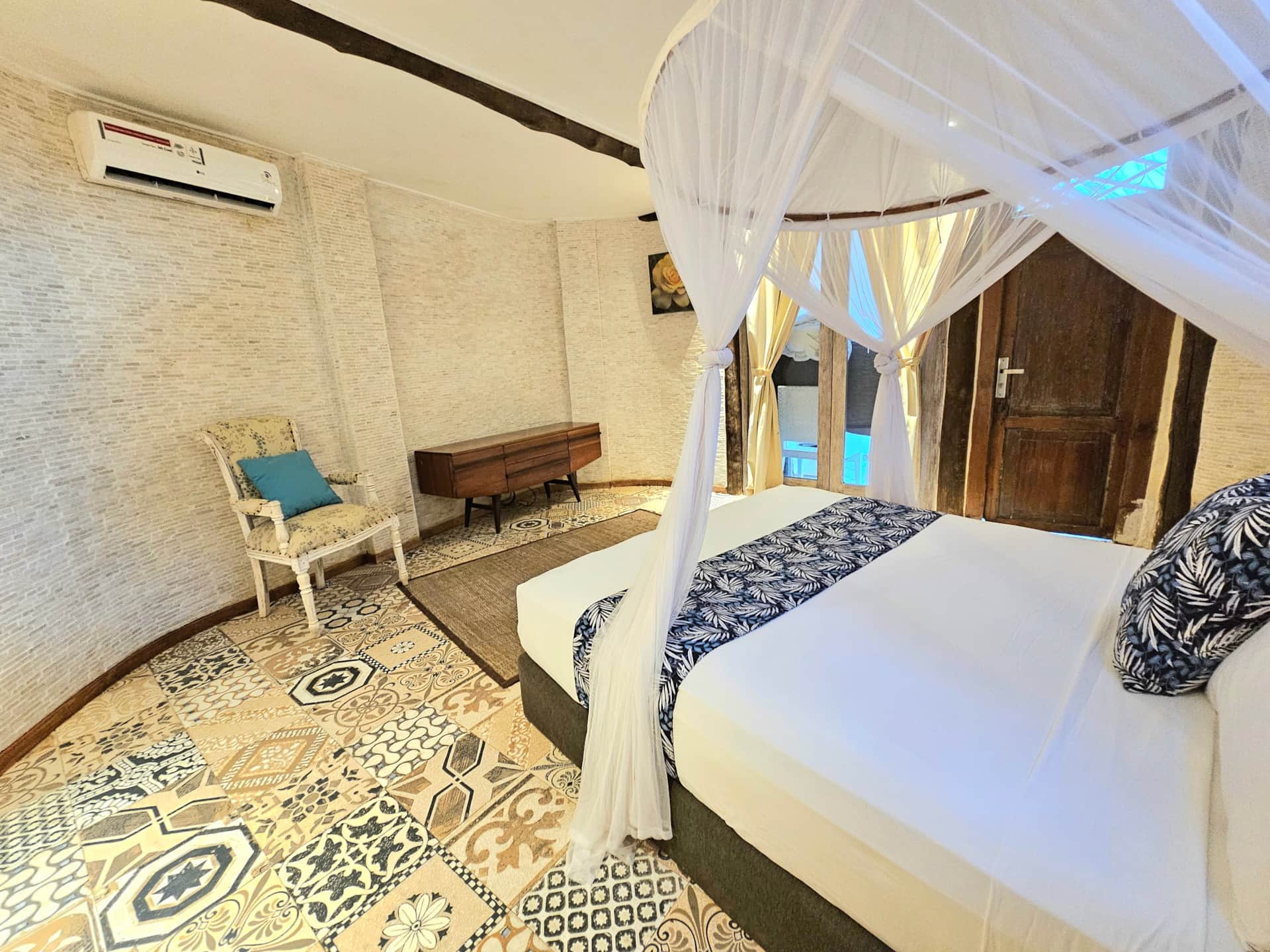 Villa Aurore – Beachfront Villa for Sale