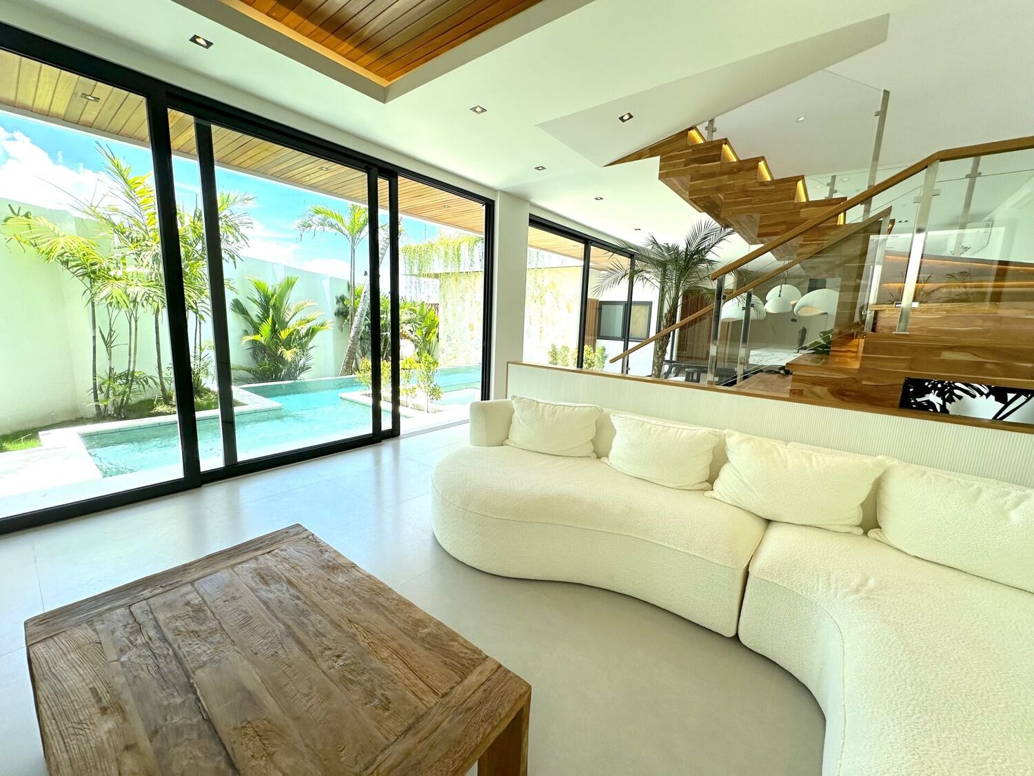 Modern Spacious 4-Bedroom Villa