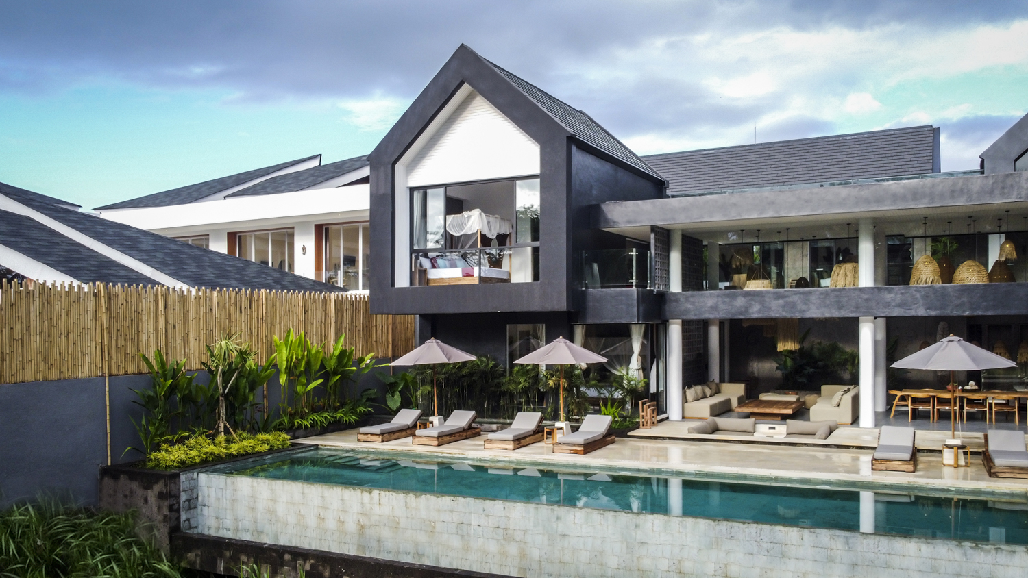 Spacious 6-Bedroom Villa