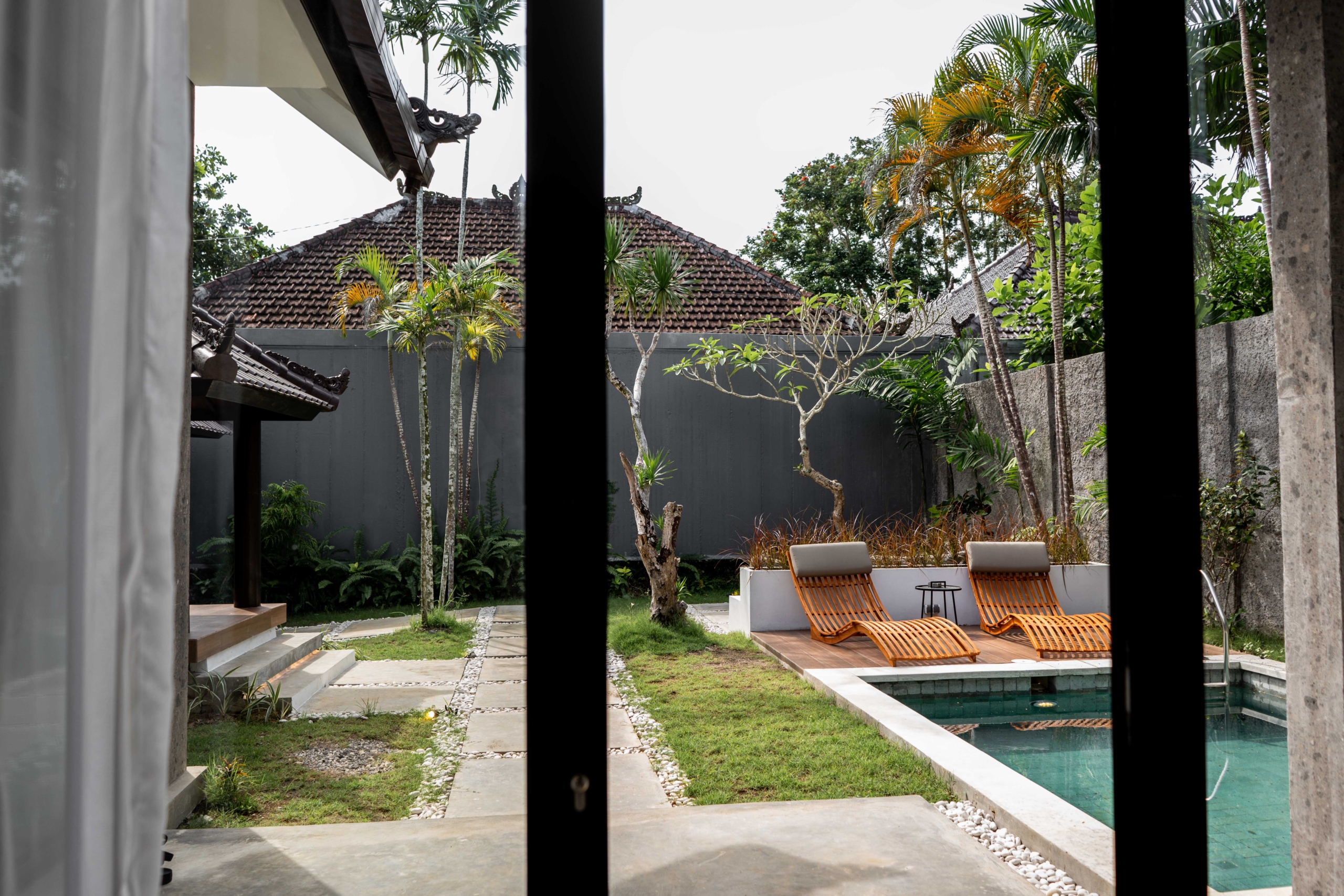 Stylish Tropical Villa with 2 Bedrooms 