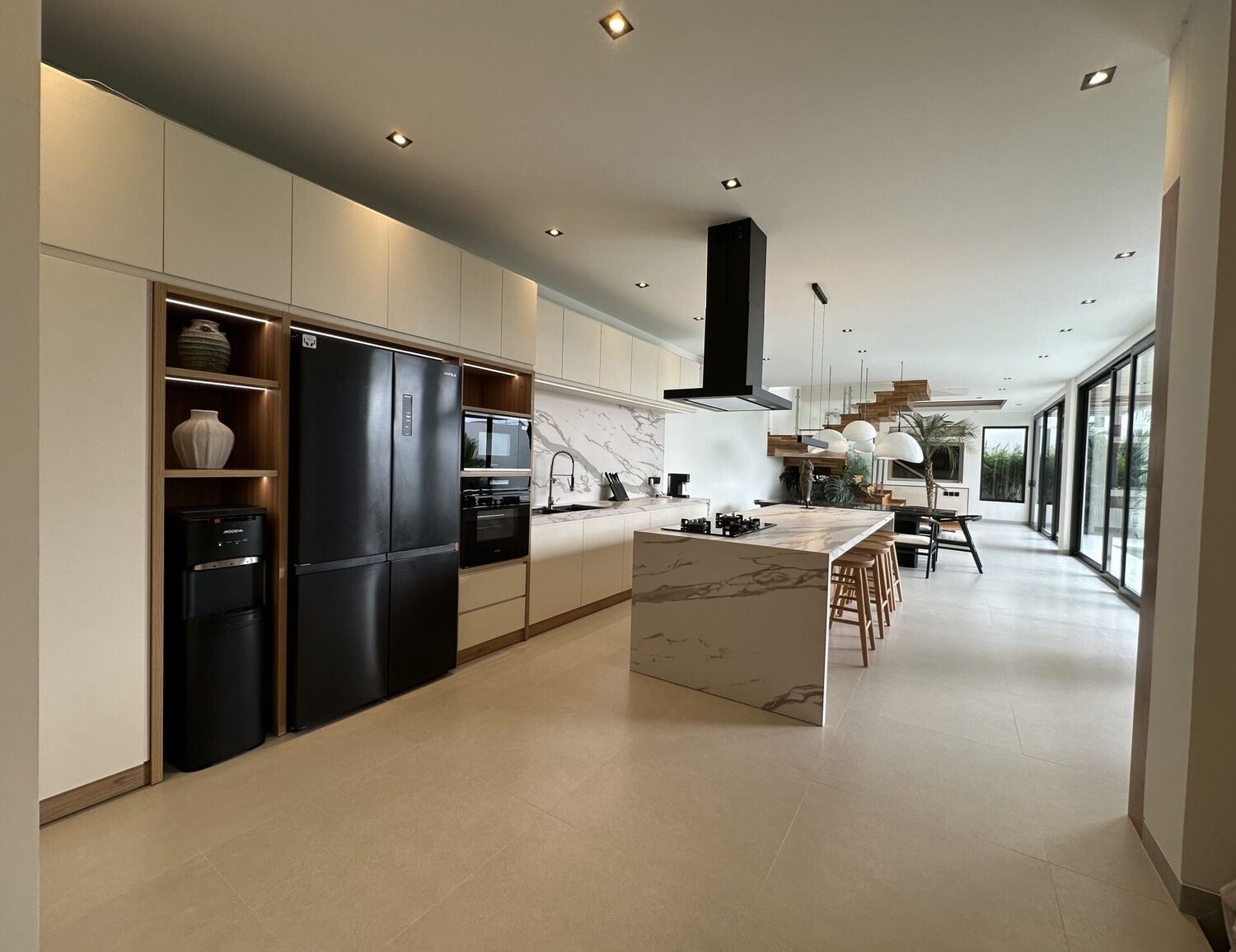 Modern Spacious 4-Bedroom Villa