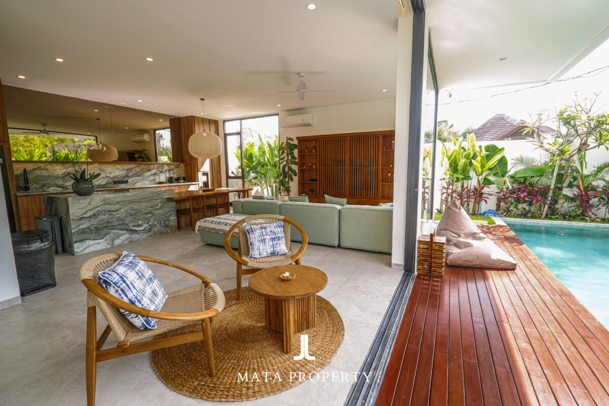 Elegant Contemporary Villa with Timeless Design 