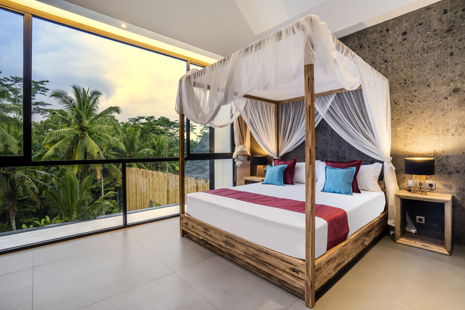 Spacious 6-Bedroom Villa