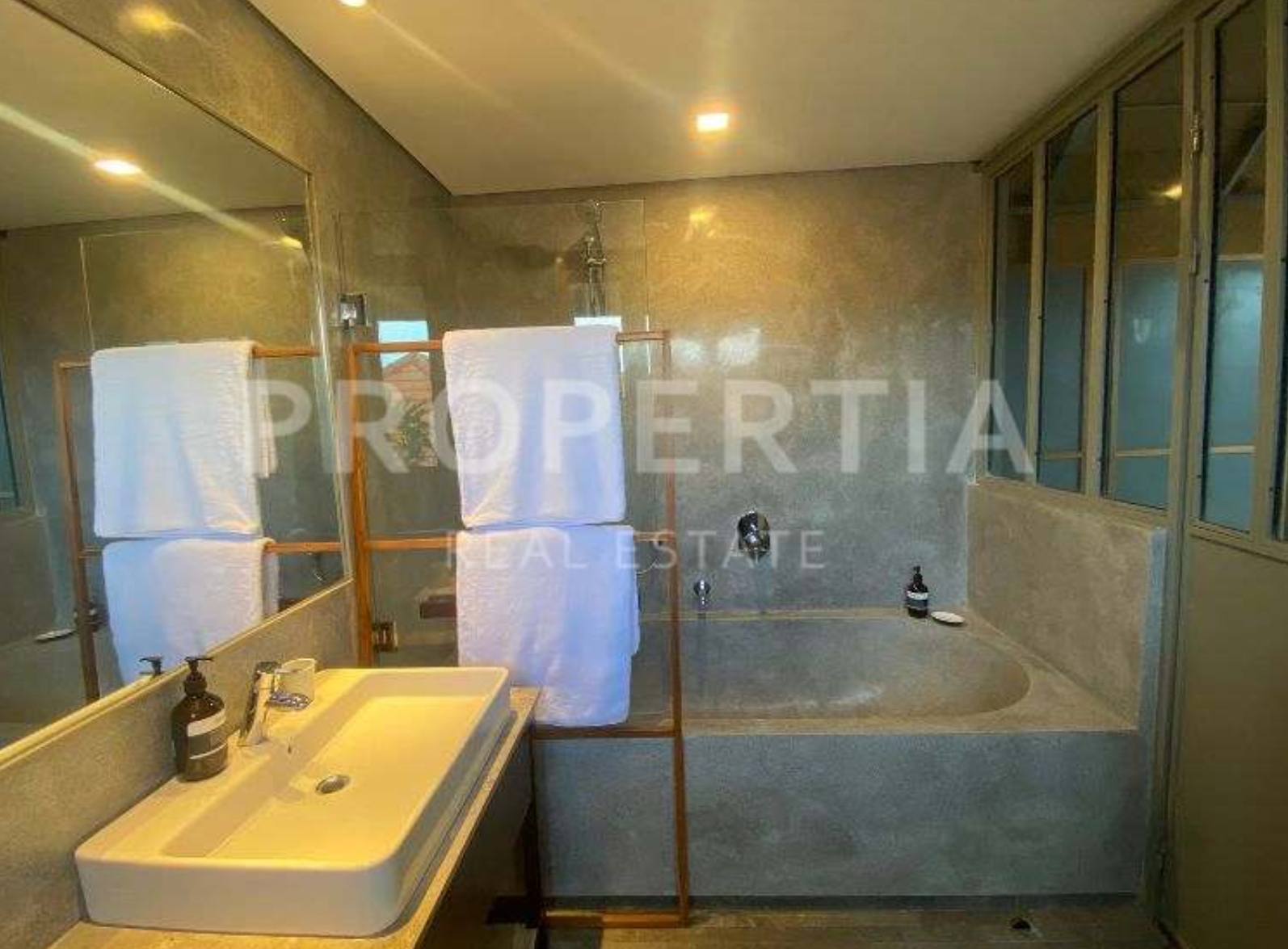 Charming 3BR Modern Townhouse