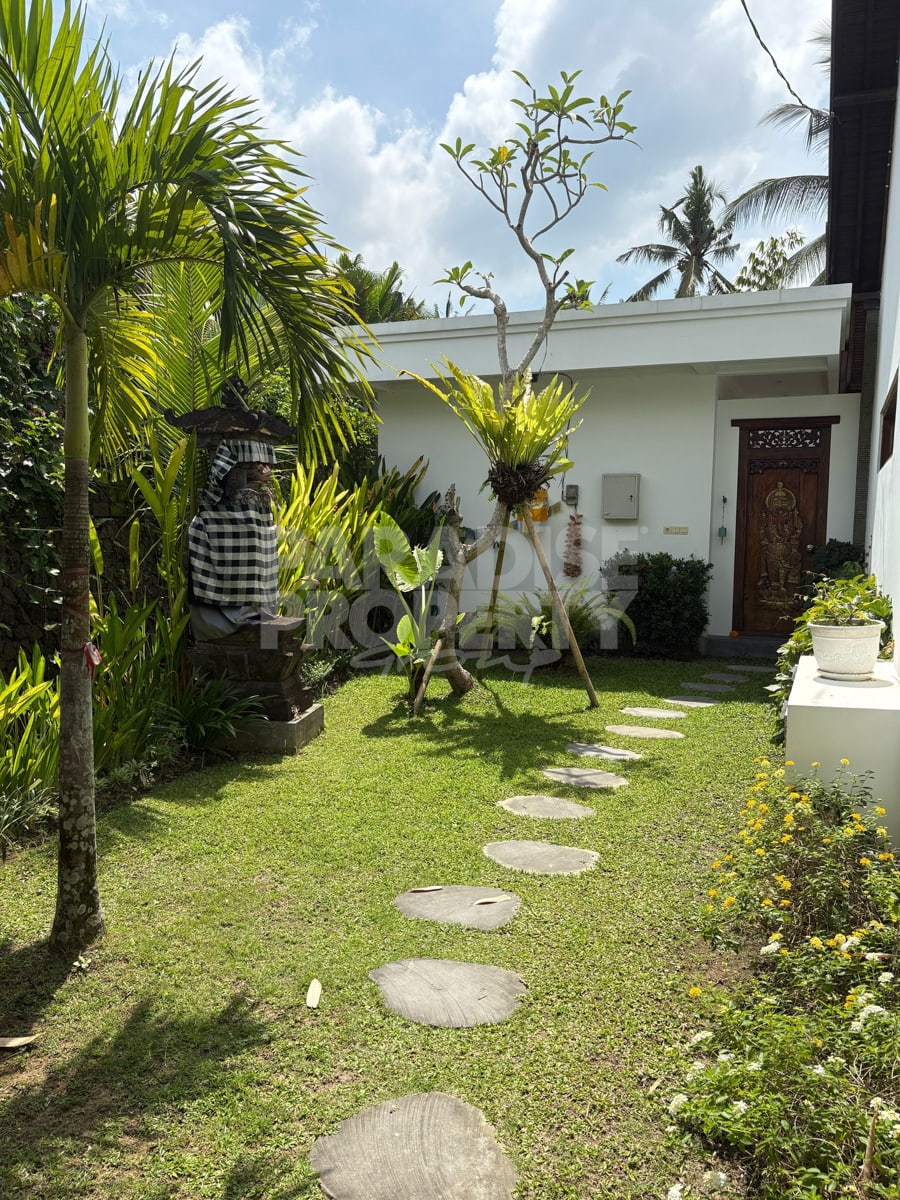 Beautiful 3 Bedroom Villa – Great Views and Close to Ubud Center