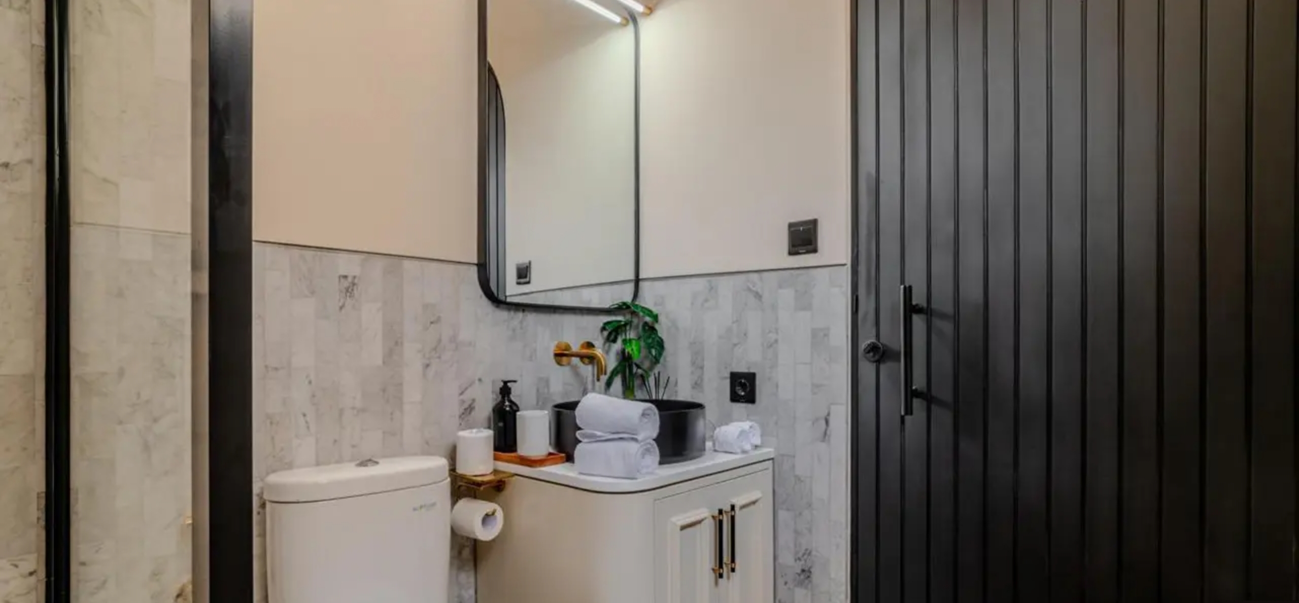 Stylish Two-Bedroom Villa with Long Lease in Berawa’s Prime Locale