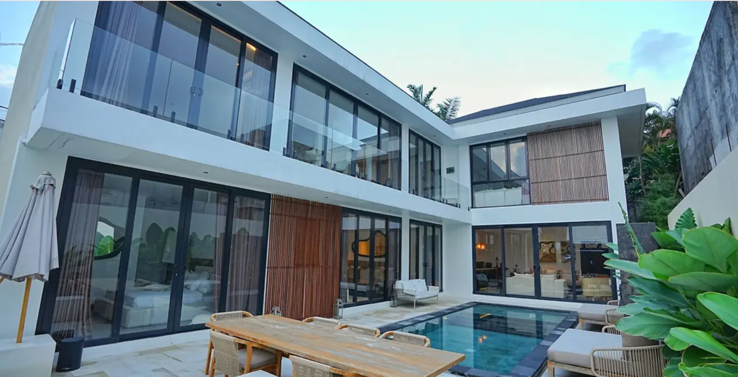 Modern Four-Bedroom Tropical Villa with Long Lease in Bumbak