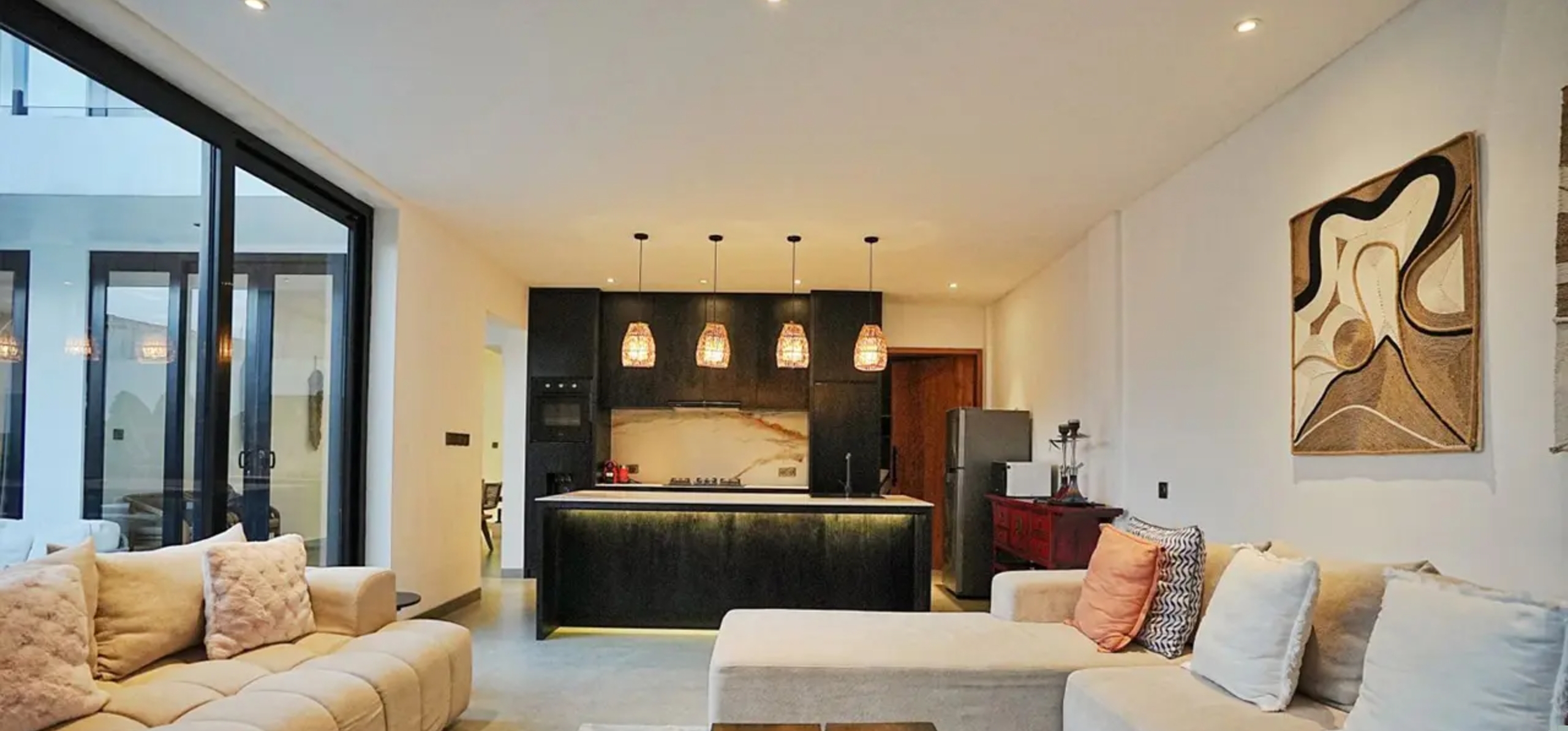 Modern Four-Bedroom Tropical Villa with Long Lease in Bumbak