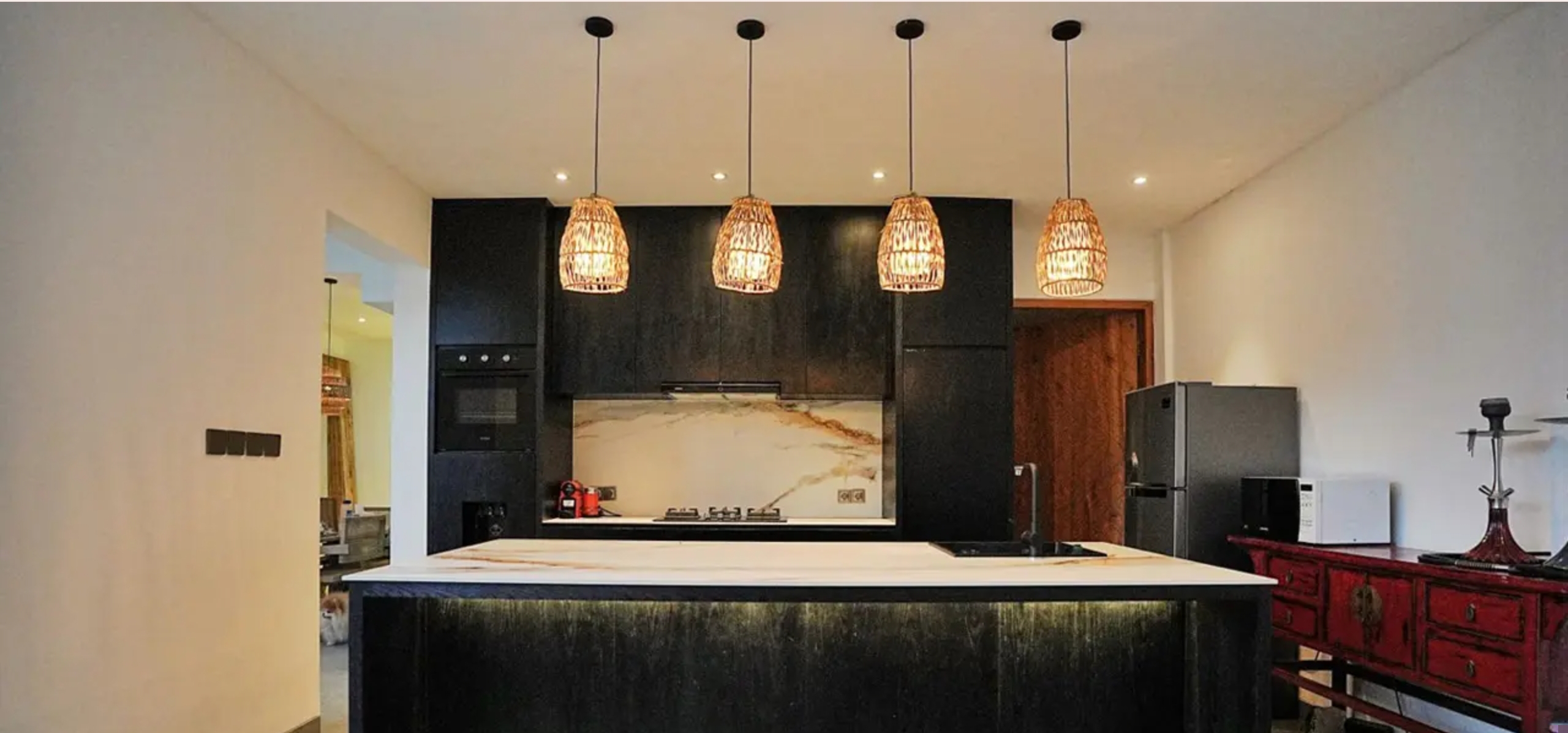 Modern Four-Bedroom Tropical Villa with Long Lease in Bumbak