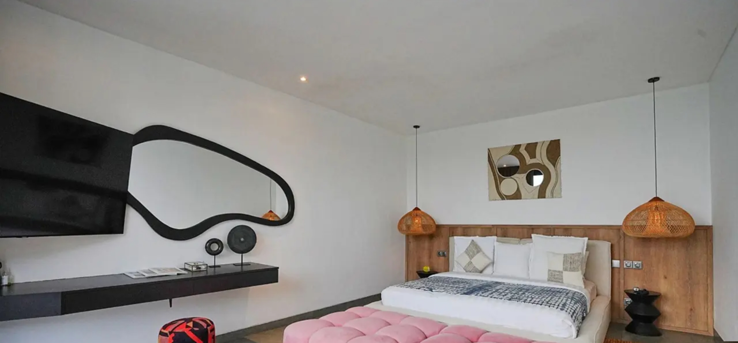 Modern Four-Bedroom Tropical Villa with Long Lease in Bumbak