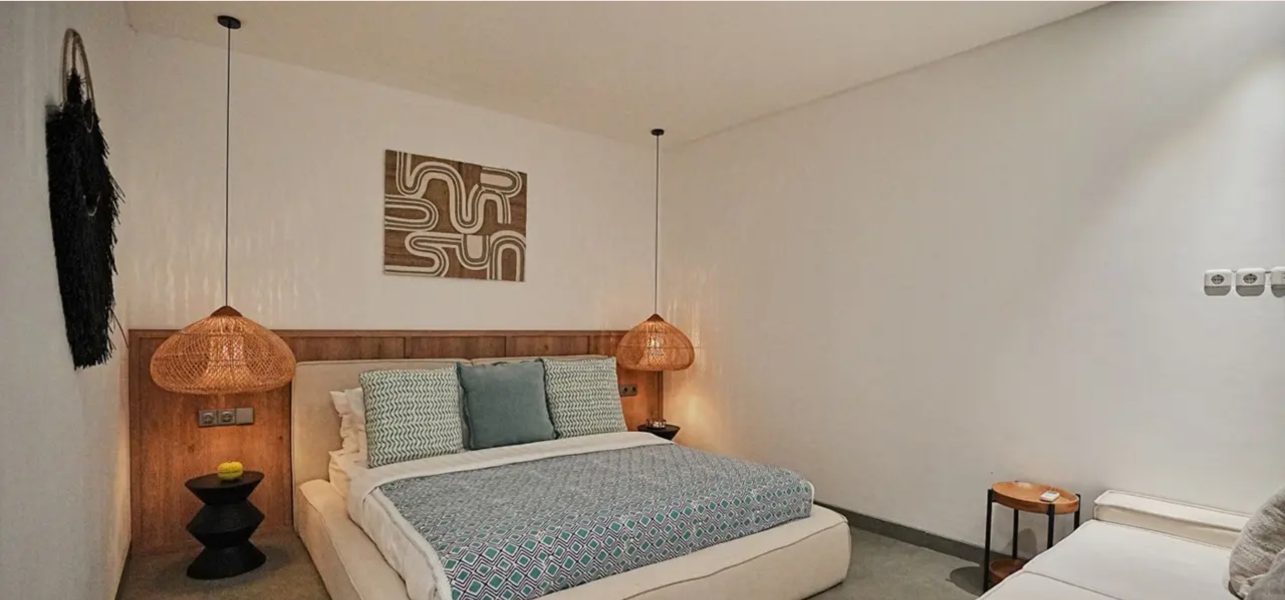 Modern Four-Bedroom Tropical Villa with Long Lease in Bumbak