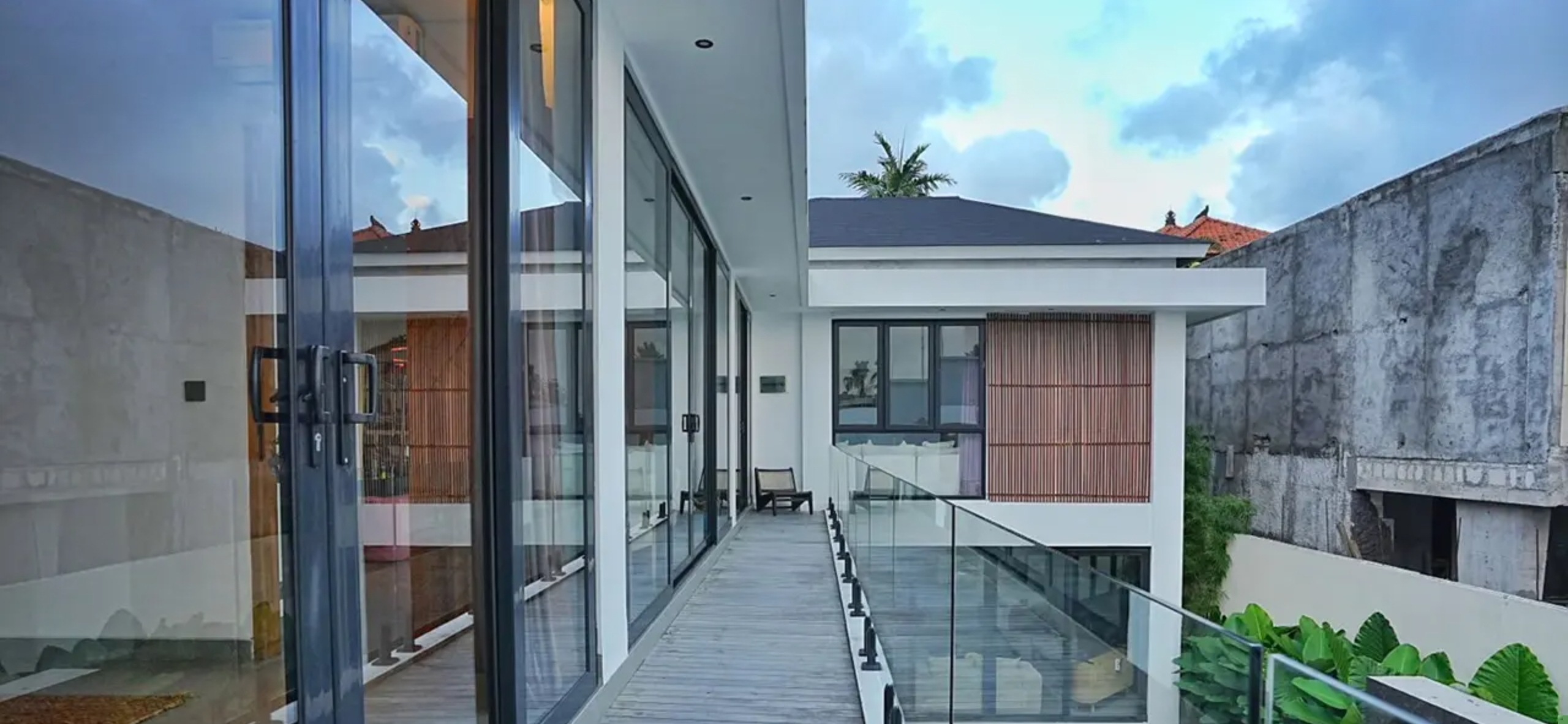 Modern Four-Bedroom Tropical Villa with Long Lease in Bumbak