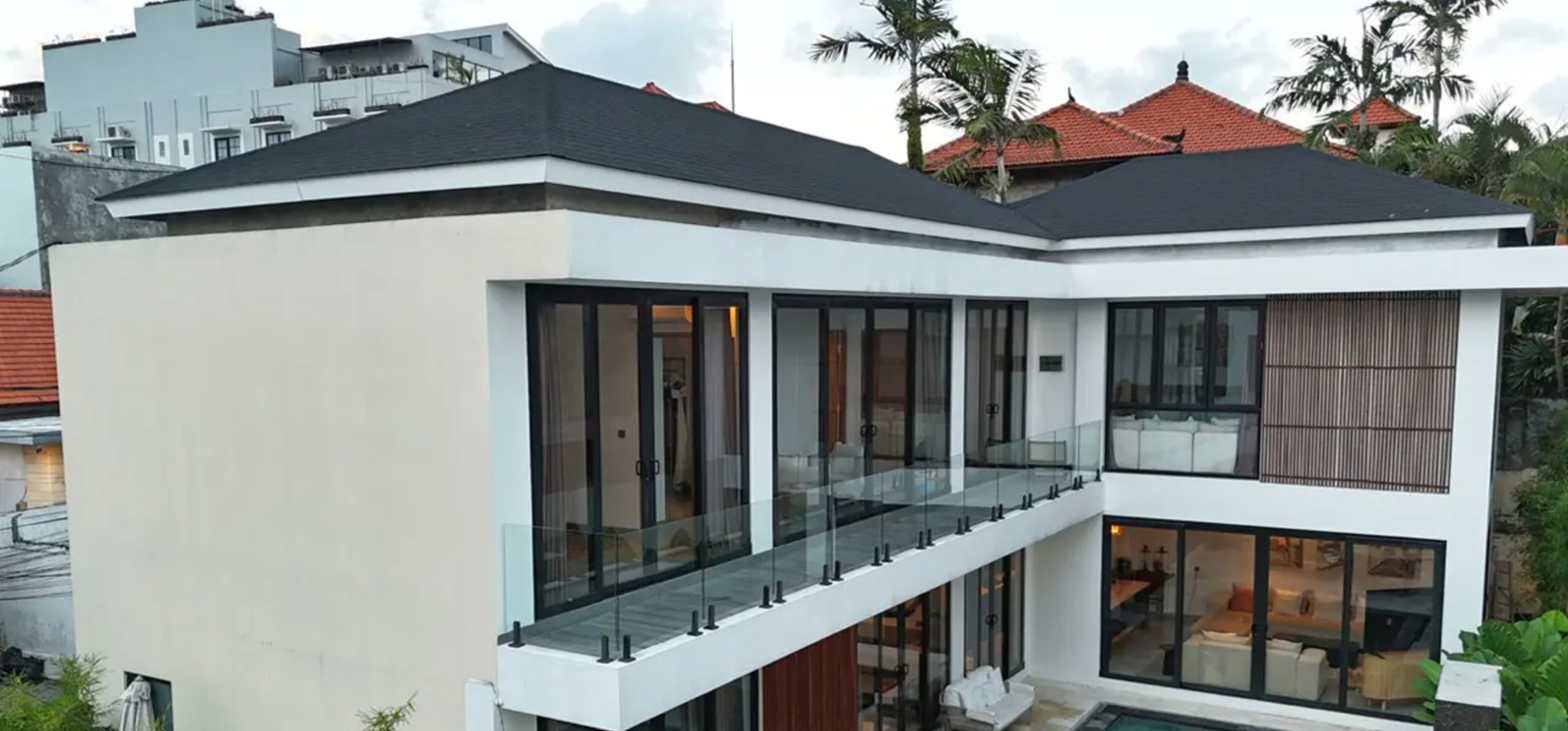 Modern Four-Bedroom Tropical Villa with Long Lease in Bumbak