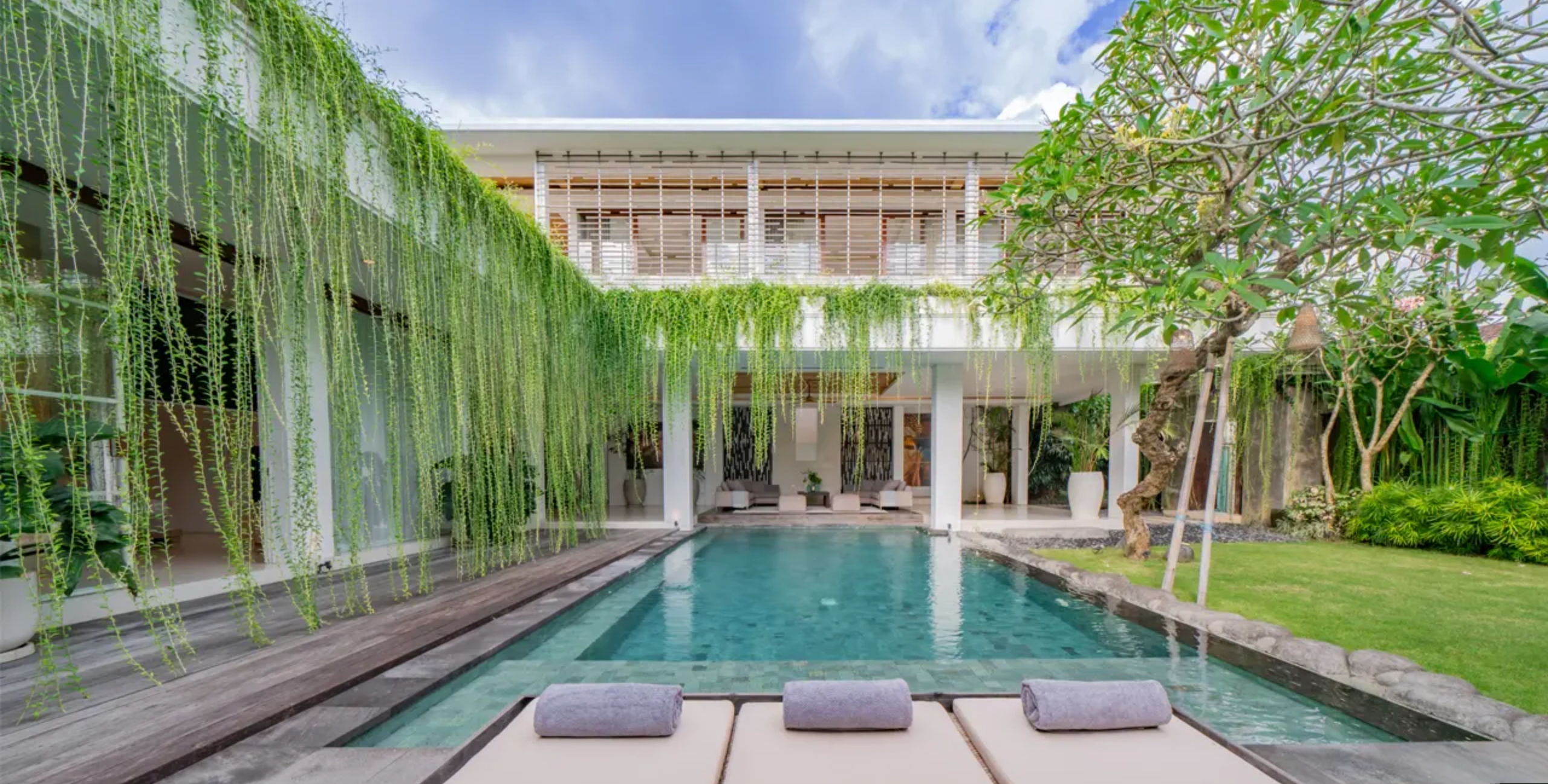 Tropical Haven in Heart of Umalas – Fully Furnished 5-Bedroom Leasehold Villa