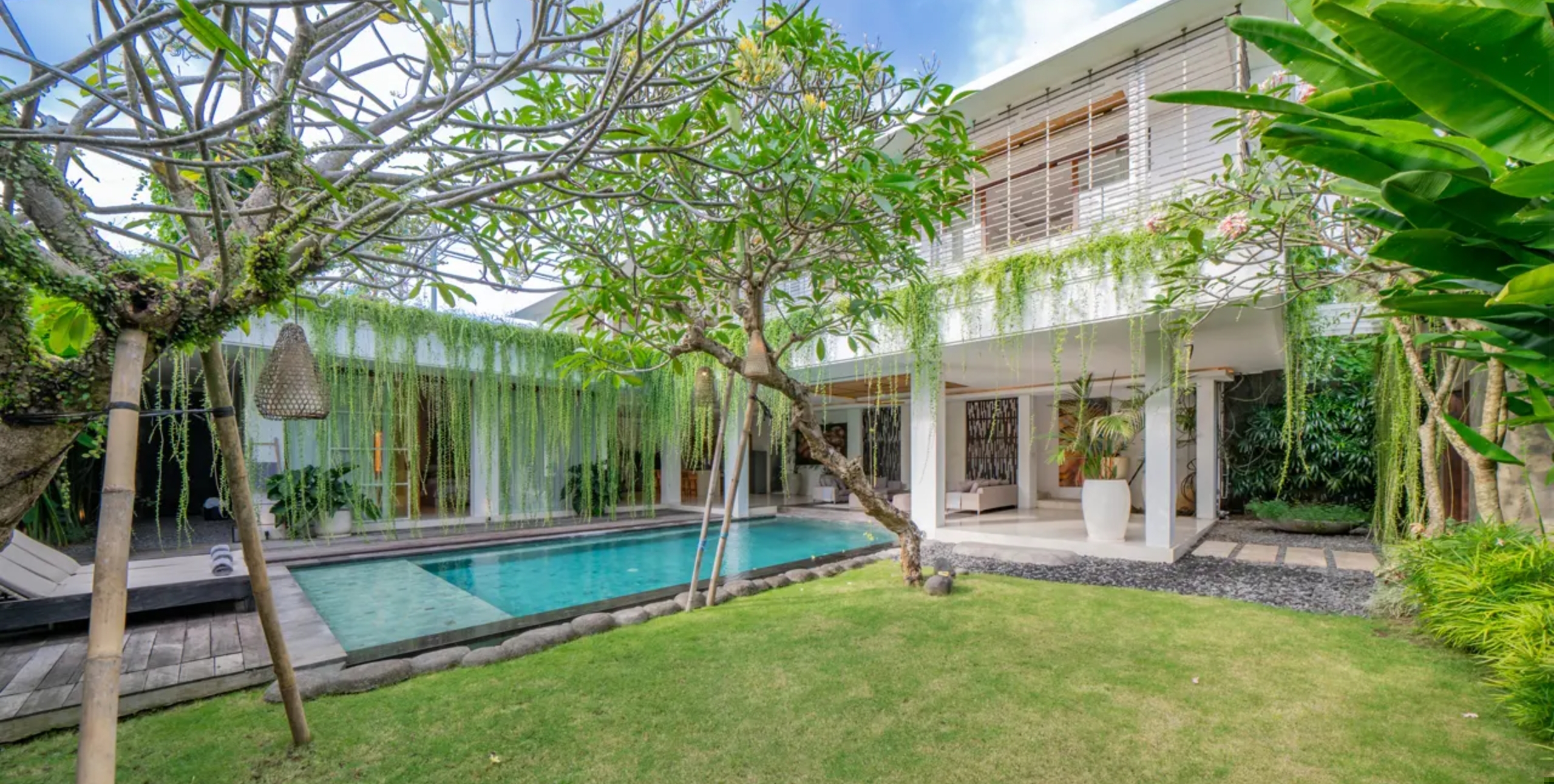 Tropical Haven in Heart of Umalas – Fully Furnished 5-Bedroom Leasehold Villa