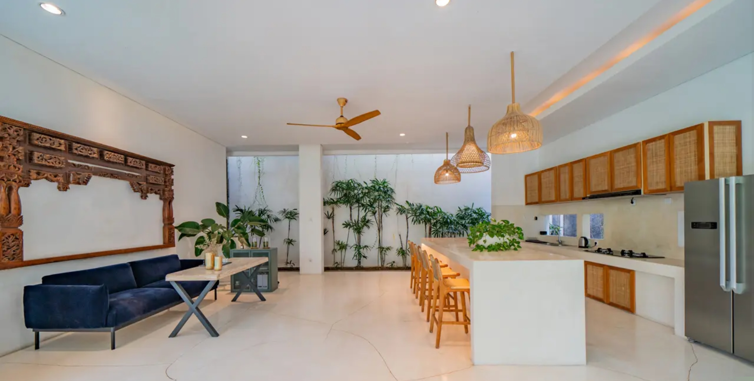 Tropical Haven in Heart of Umalas – Fully Furnished 5-Bedroom Leasehold Villa