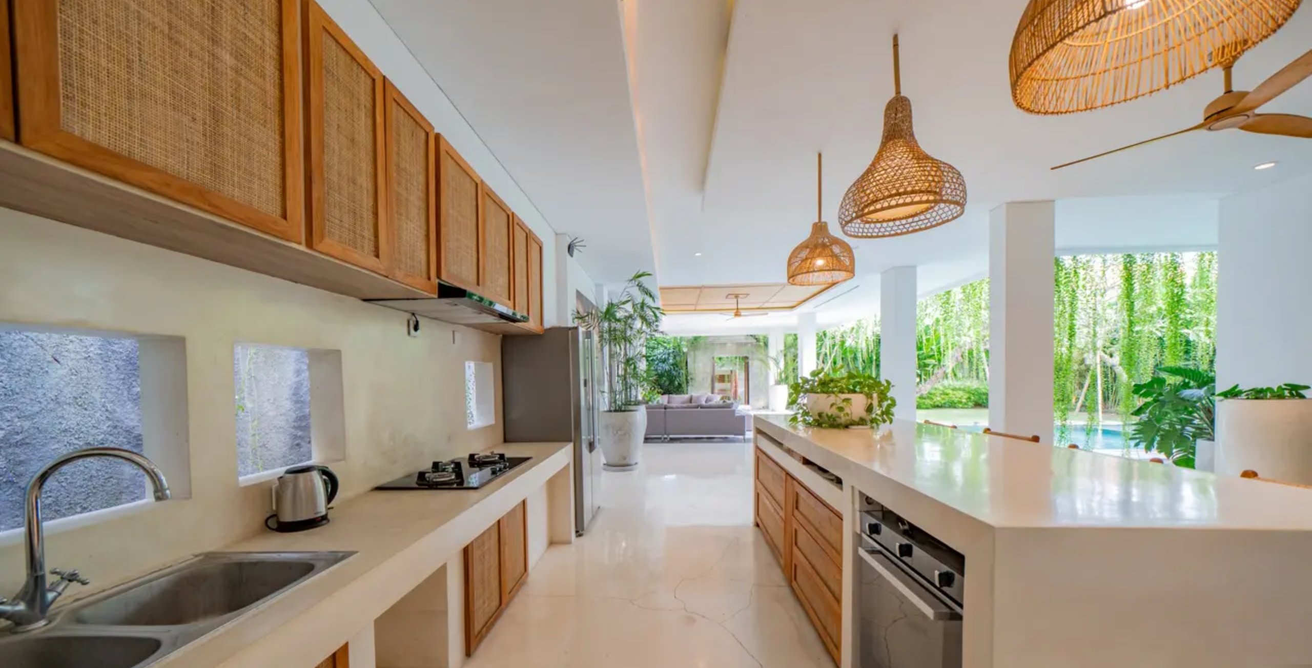 Tropical Haven in Heart of Umalas – Fully Furnished 5-Bedroom Leasehold Villa