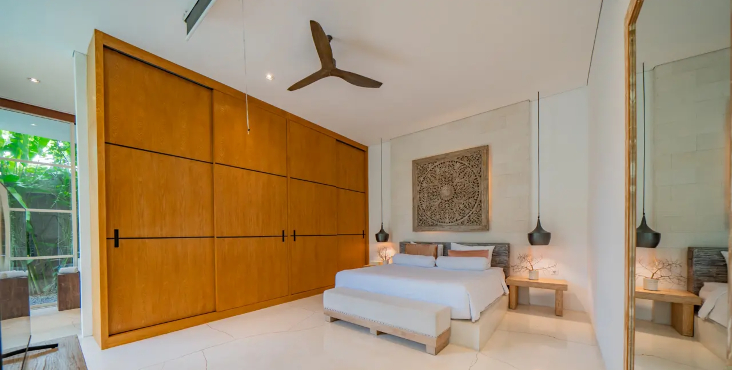 Tropical Haven in Heart of Umalas – Fully Furnished 5-Bedroom Leasehold Villa