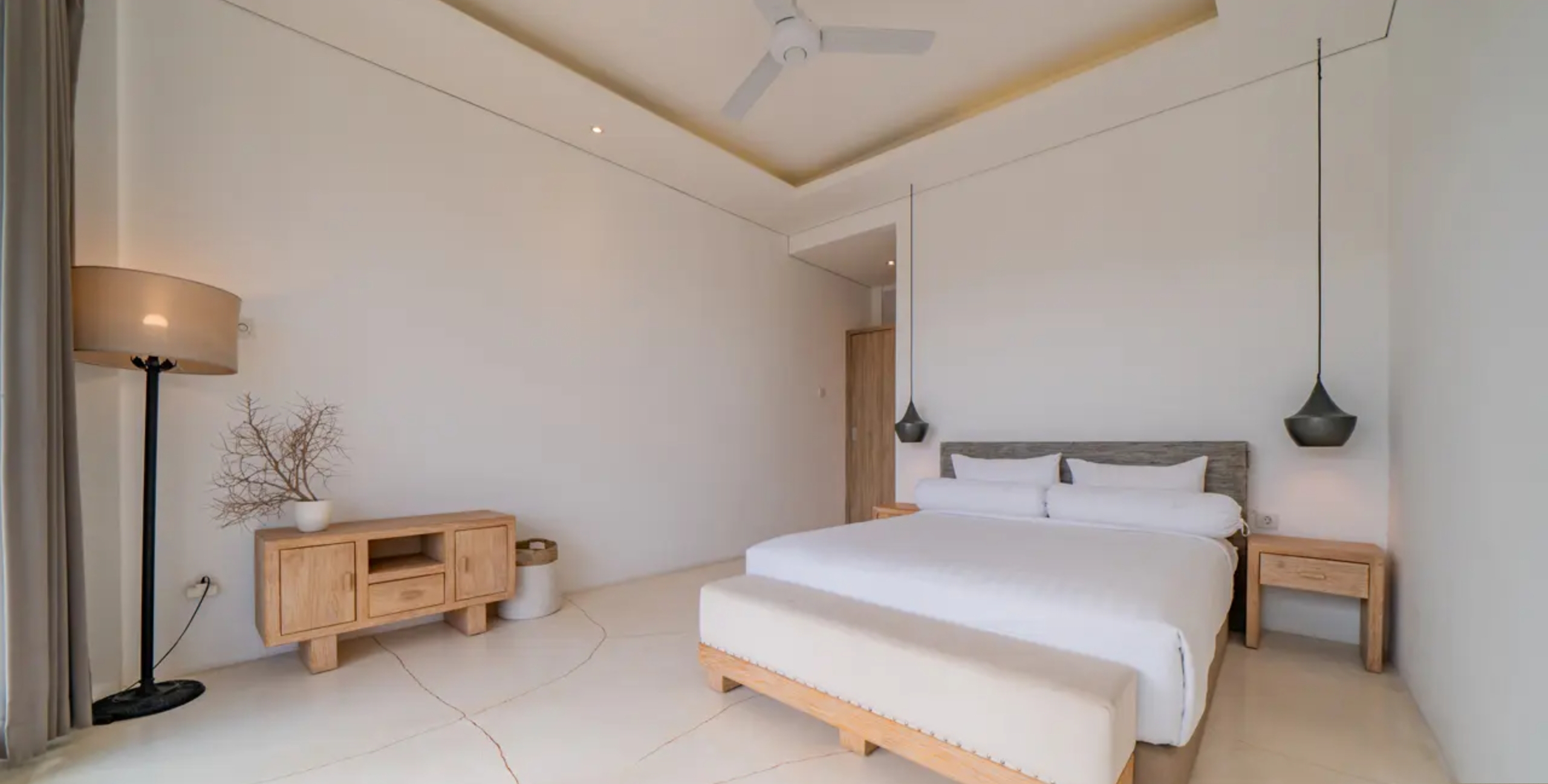 Tropical Haven in Heart of Umalas – Fully Furnished 5-Bedroom Leasehold Villa