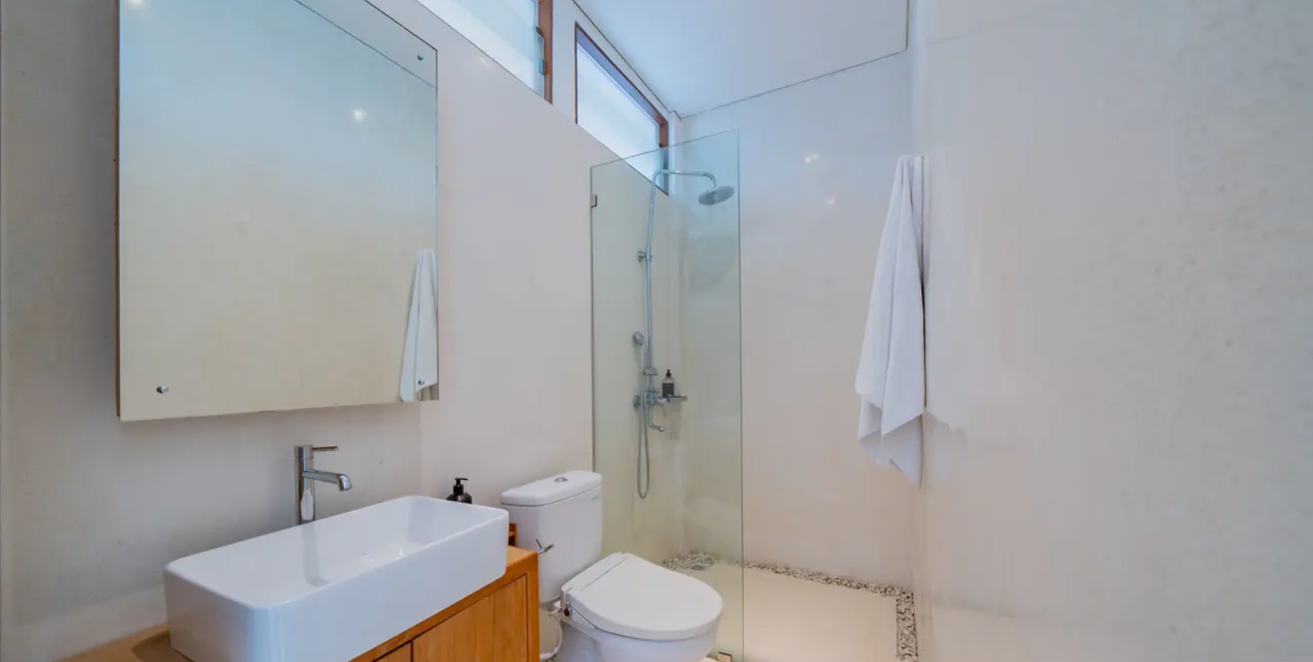 Tropical Haven in Heart of Umalas – Fully Furnished 5-Bedroom Leasehold Villa