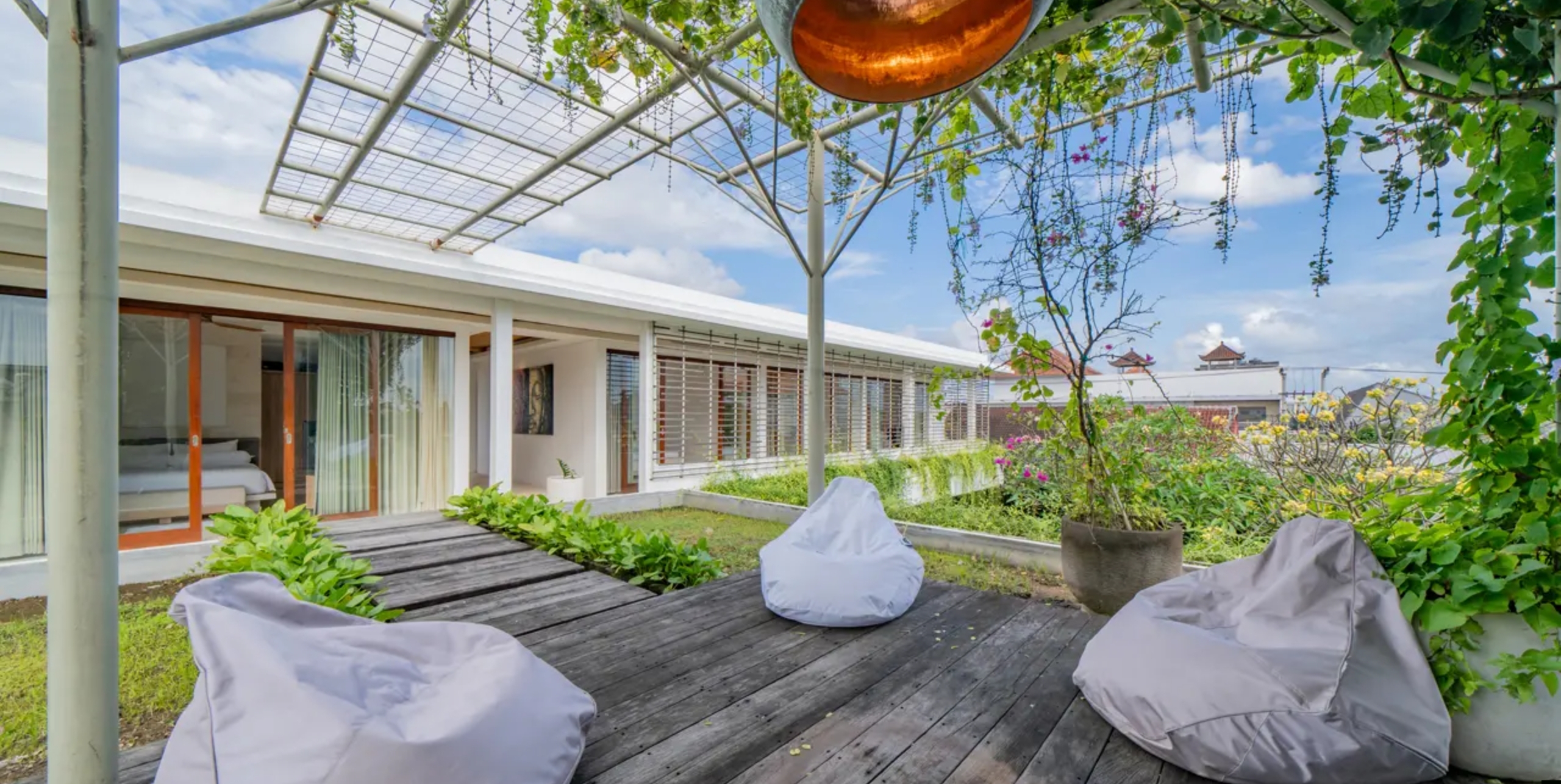 Tropical Haven in Heart of Umalas – Fully Furnished 5-Bedroom Leasehold Villa