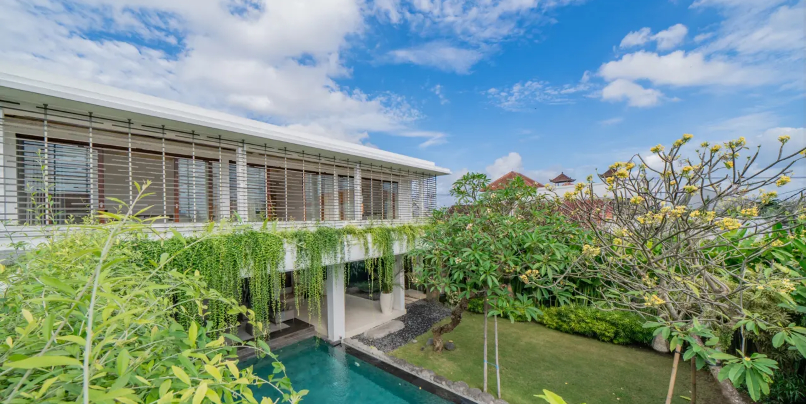 Tropical Haven in Heart of Umalas – Fully Furnished 5-Bedroom Leasehold Villa