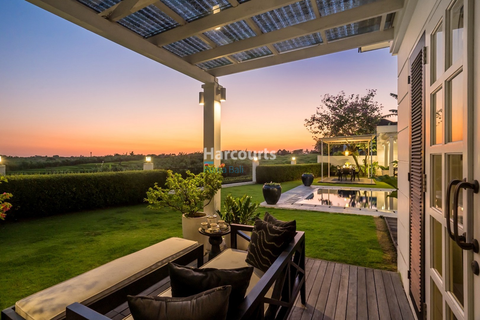 Luxury Modern Colonial Villa with Panoramic Views – Tumbak Bayuh