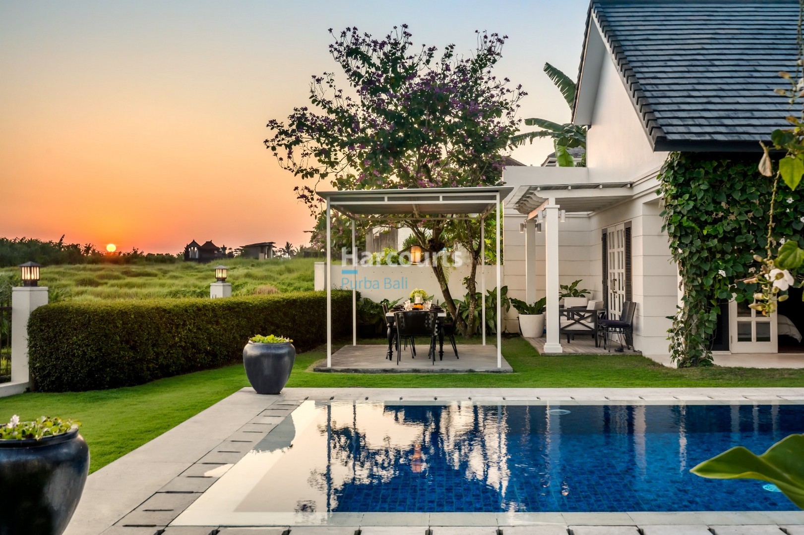 Luxury Modern Colonial Villa with Panoramic Views – Tumbak Bayuh