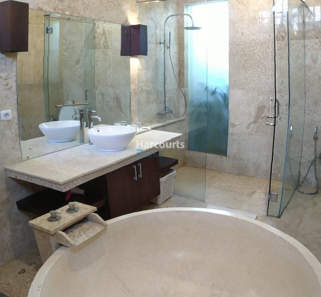 A Beautiful Leasehold Villa in a Peaceful Estate