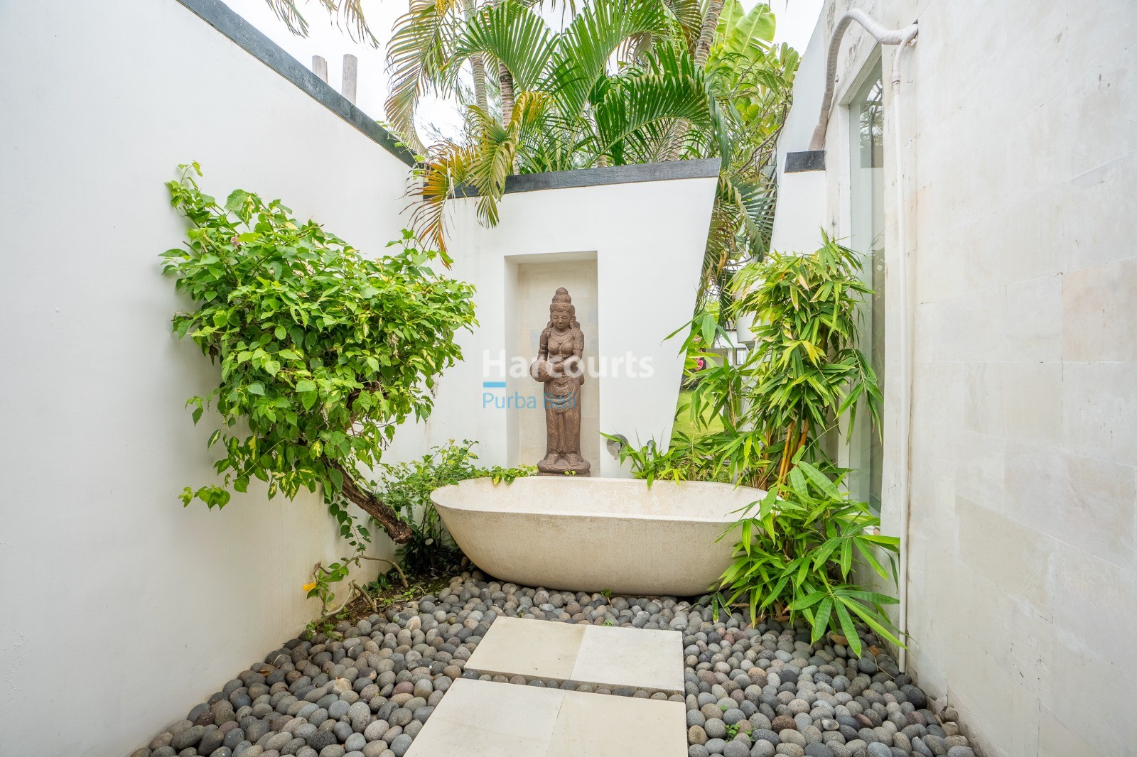 Contemporary 3-Bedroom Villa for Sale or Yearly Rent in Beachside Sanur