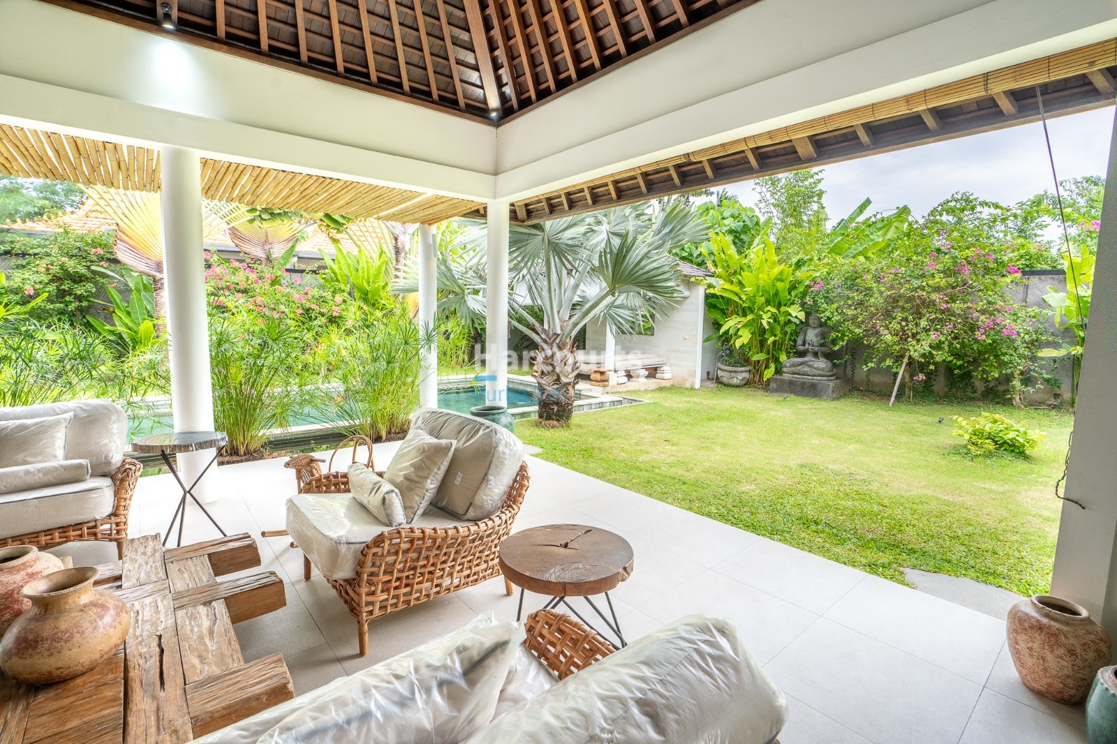 Contemporary 3-Bedroom Villa for Sale or Yearly Rent in Beachside Sanur