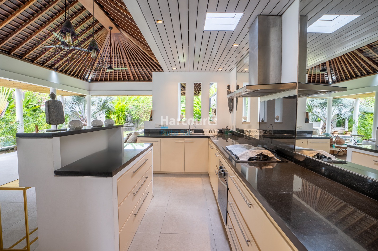 Contemporary 3-Bedroom Villa for Sale or Yearly Rent in Beachside Sanur