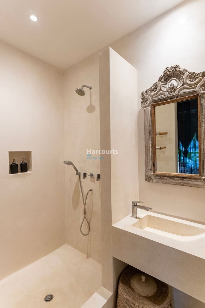 Modern 1 Bedroom Villa Studio in Berawa