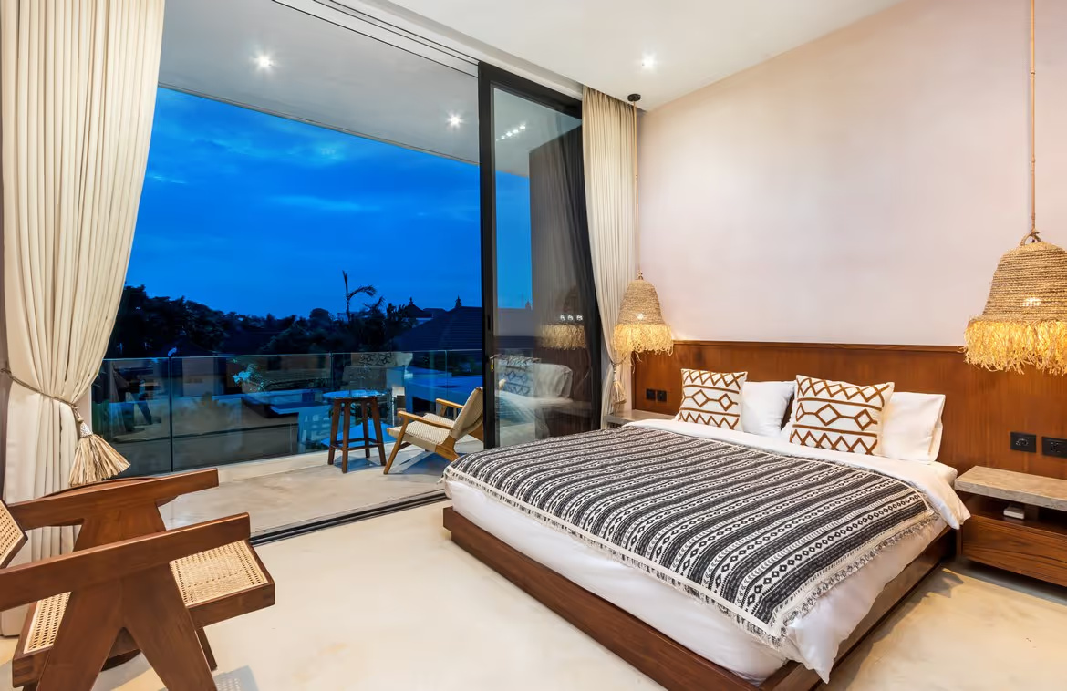 Stylish 4-bedroom villa steps from the beach in Pererenan