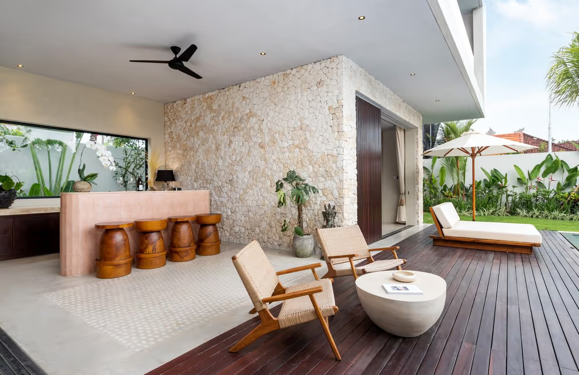 Stylish 4-bedroom villa steps from the beach in Pererenan