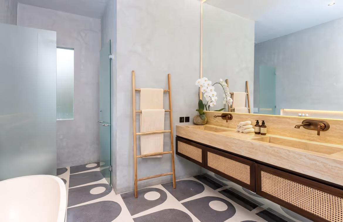 Stylish 4-bedroom villa steps from the beach in Pererenan