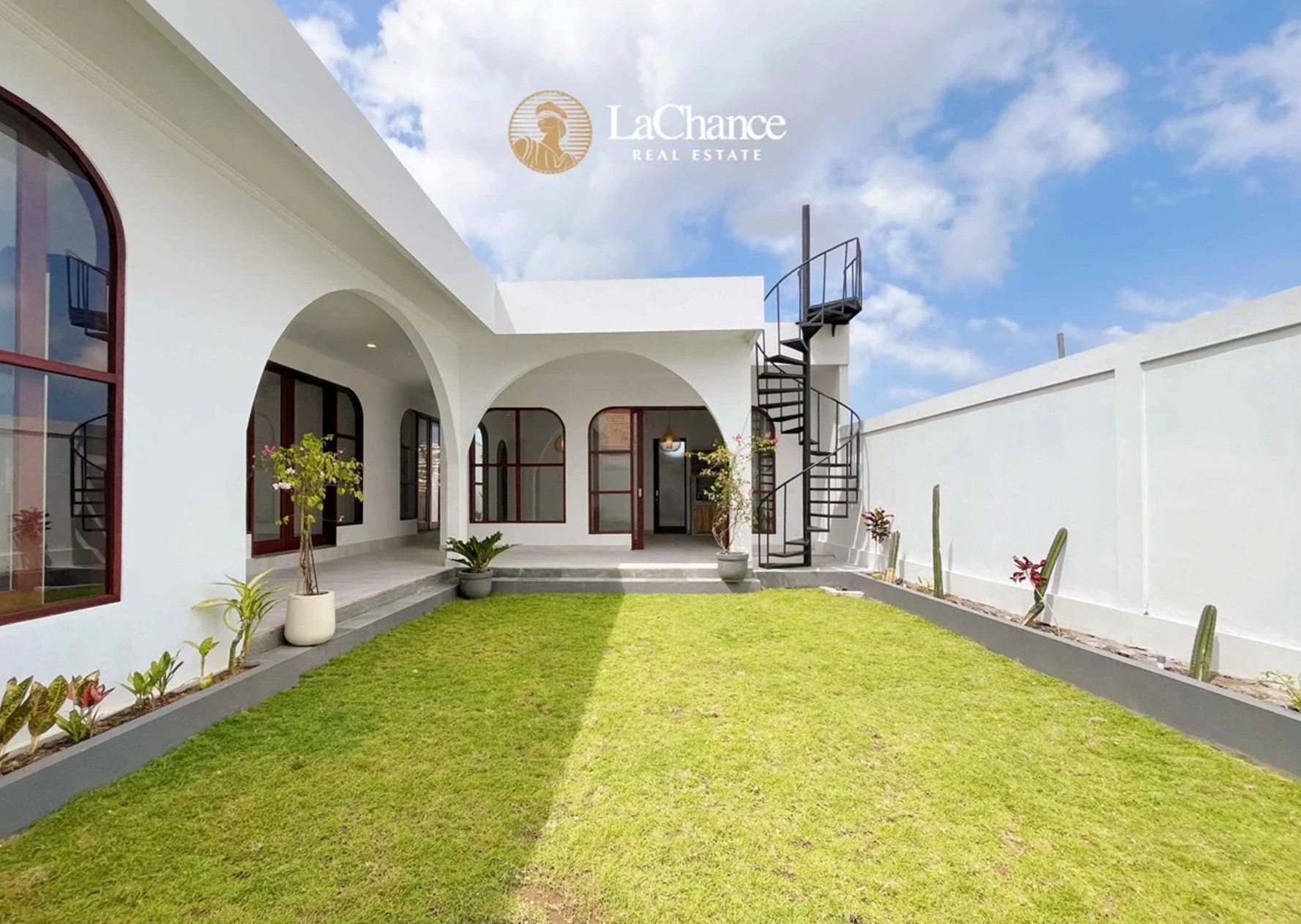 Brand-New 3-Bedroom Villa in Cemagi – Huge Rooftop