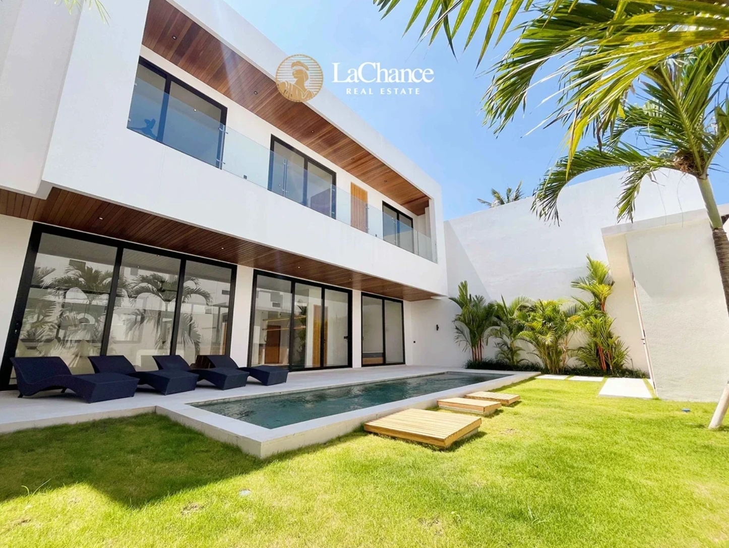 Modern Brand New 4-Bedroom Villa in Tumbak Bayuh