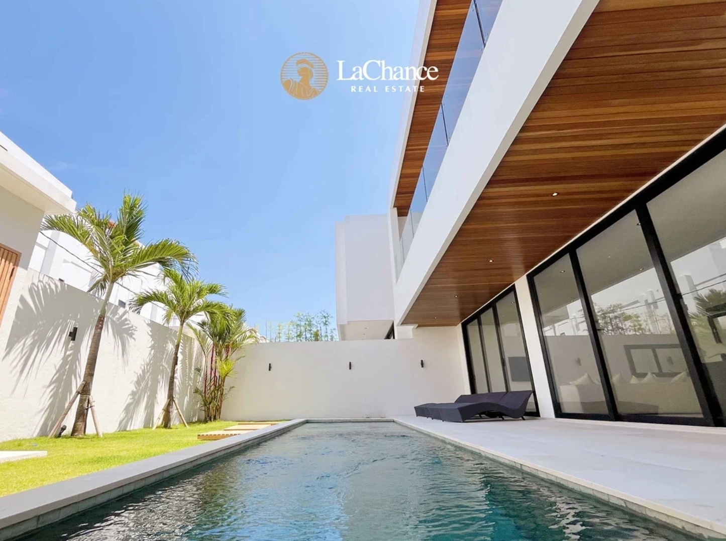 Modern Brand New 4-Bedroom Villa in Tumbak Bayuh