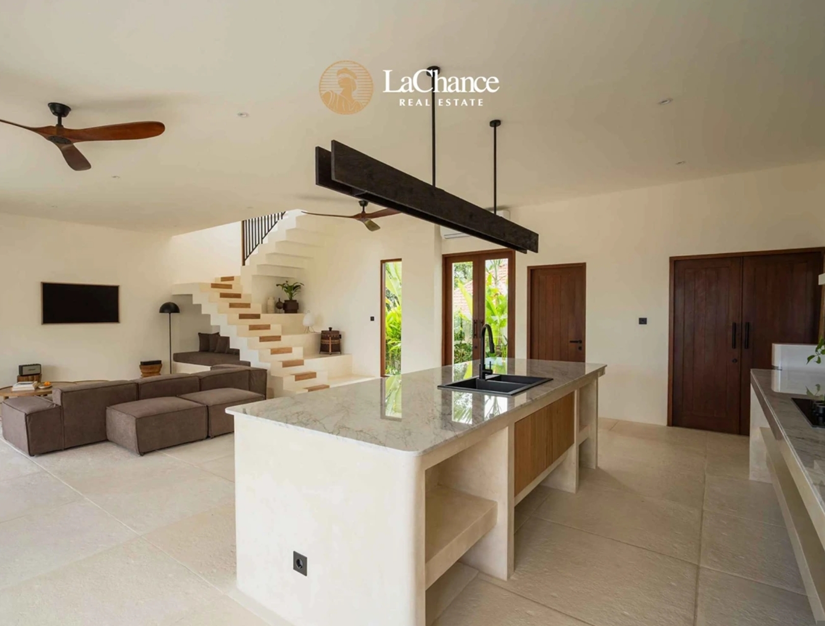 Stunning Luxury 6-Bedroom Villa in Pererenan