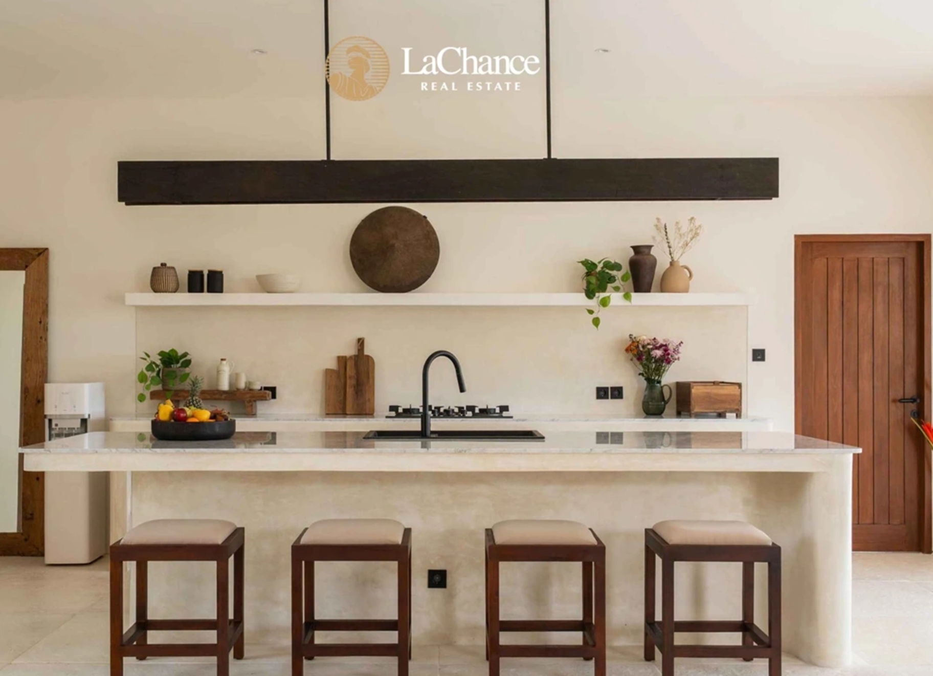 Stunning Luxury 6-Bedroom Villa in Pererenan