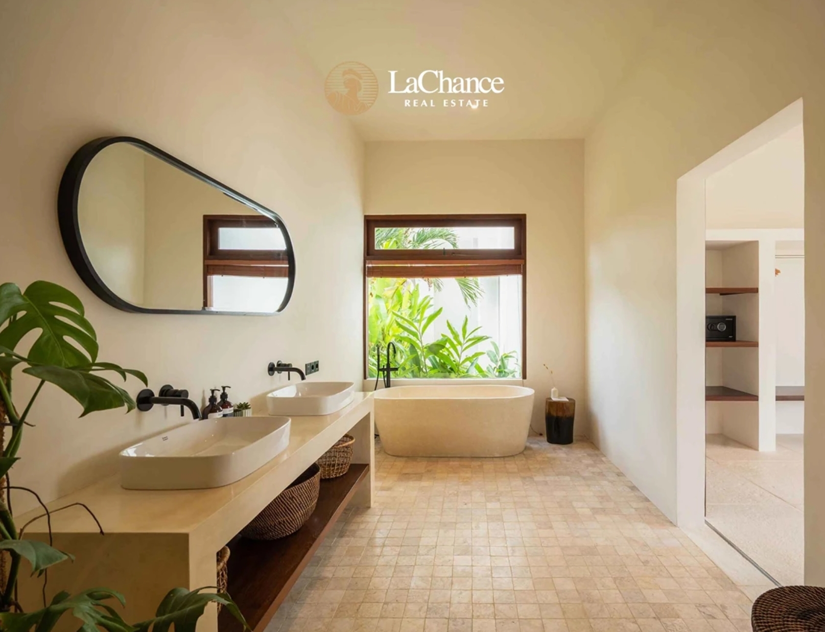 Stunning Luxury 6-Bedroom Villa in Pererenan