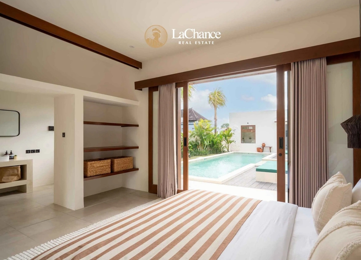 Stunning Luxury 6-Bedroom Villa in Pererenan