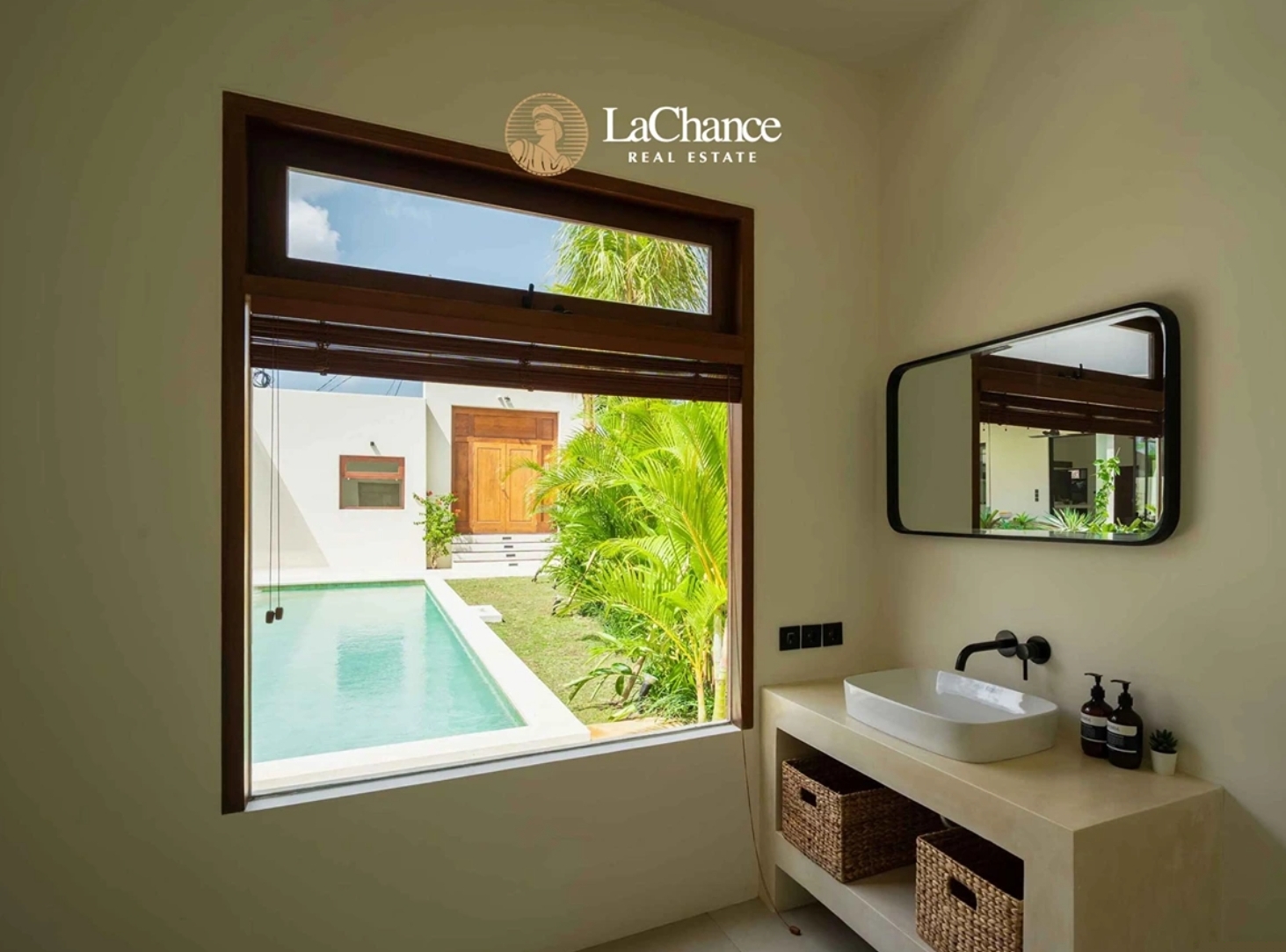 Stunning Luxury 6-Bedroom Villa in Pererenan