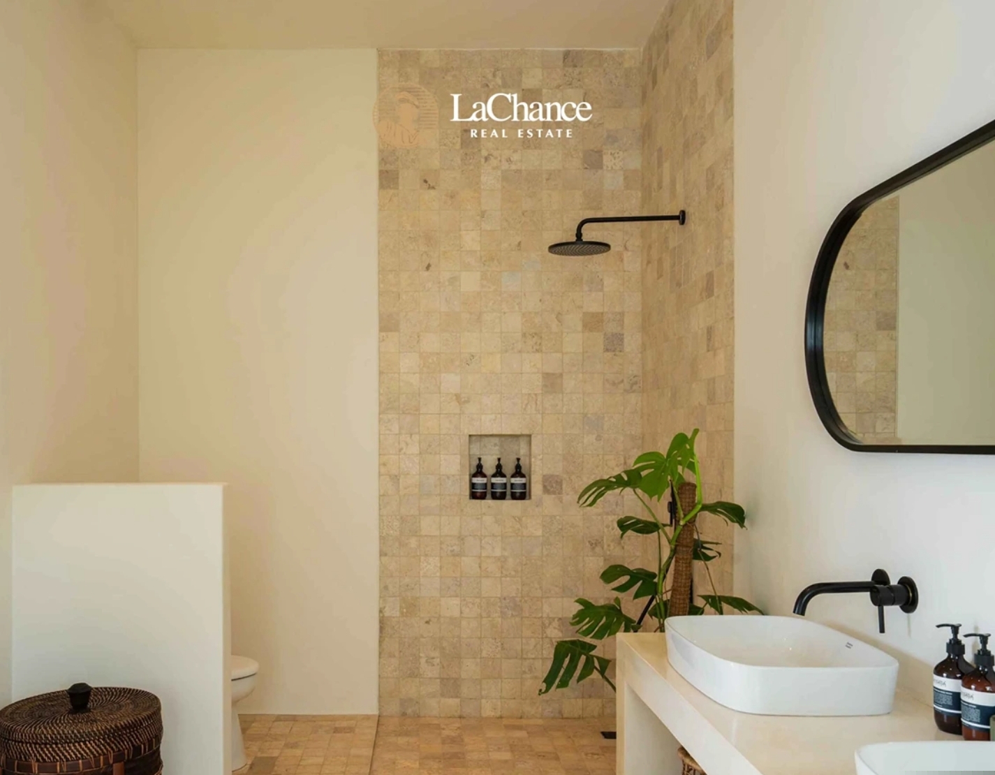 Stunning Luxury 6-Bedroom Villa in Pererenan