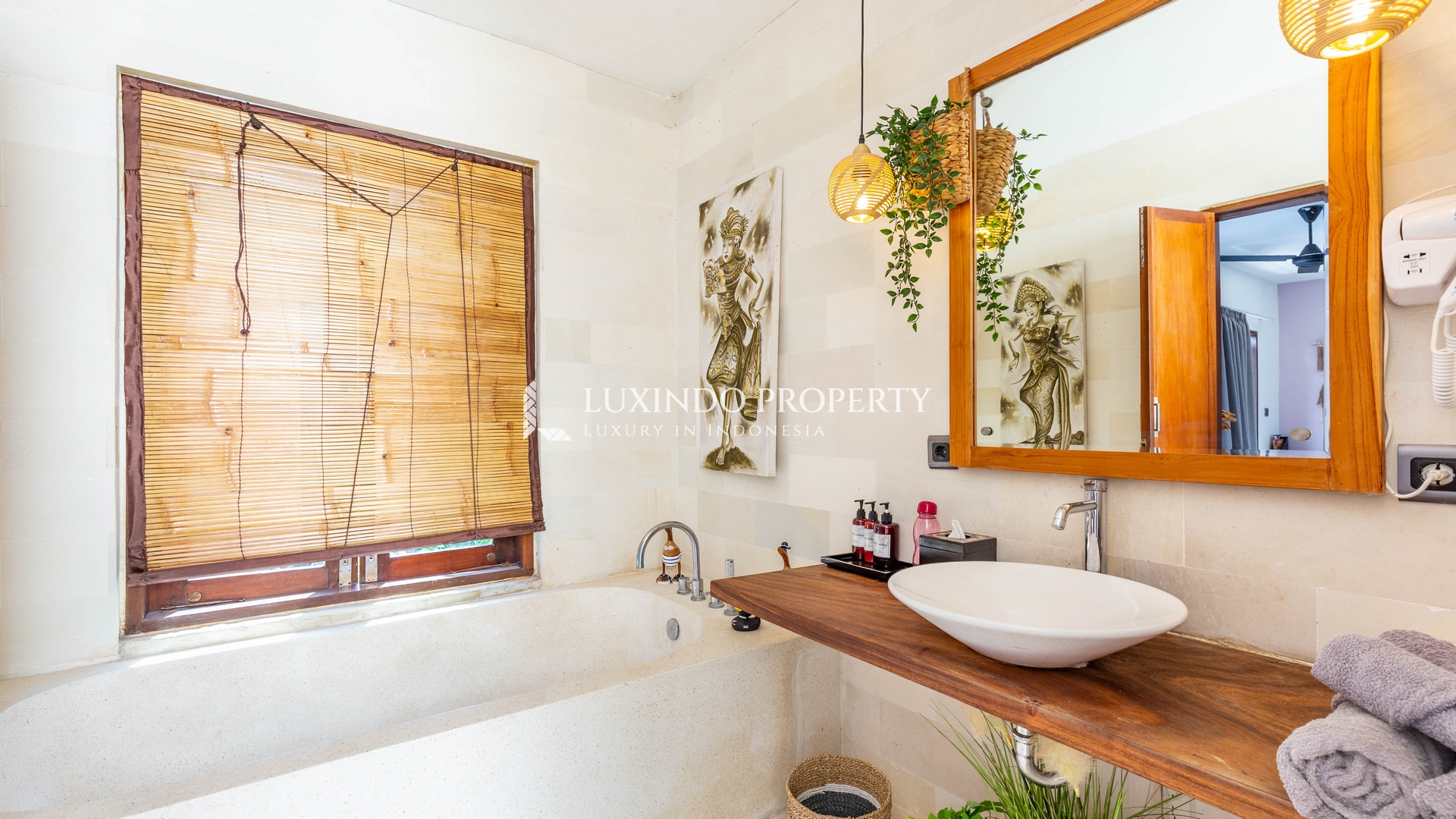 SEMINYAK - CHARMING 4 BEDROOM VILLA IN THE HEART OF SEMINYAK