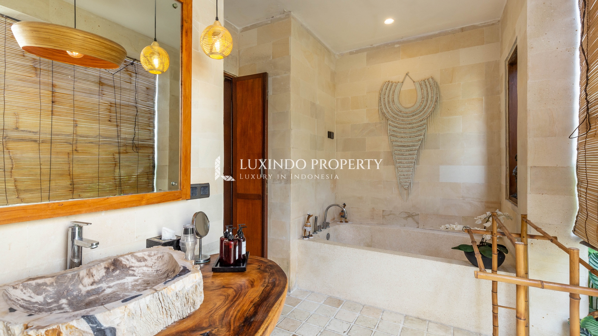 SEMINYAK - CHARMING 4 BEDROOM VILLA IN THE HEART OF SEMINYAK