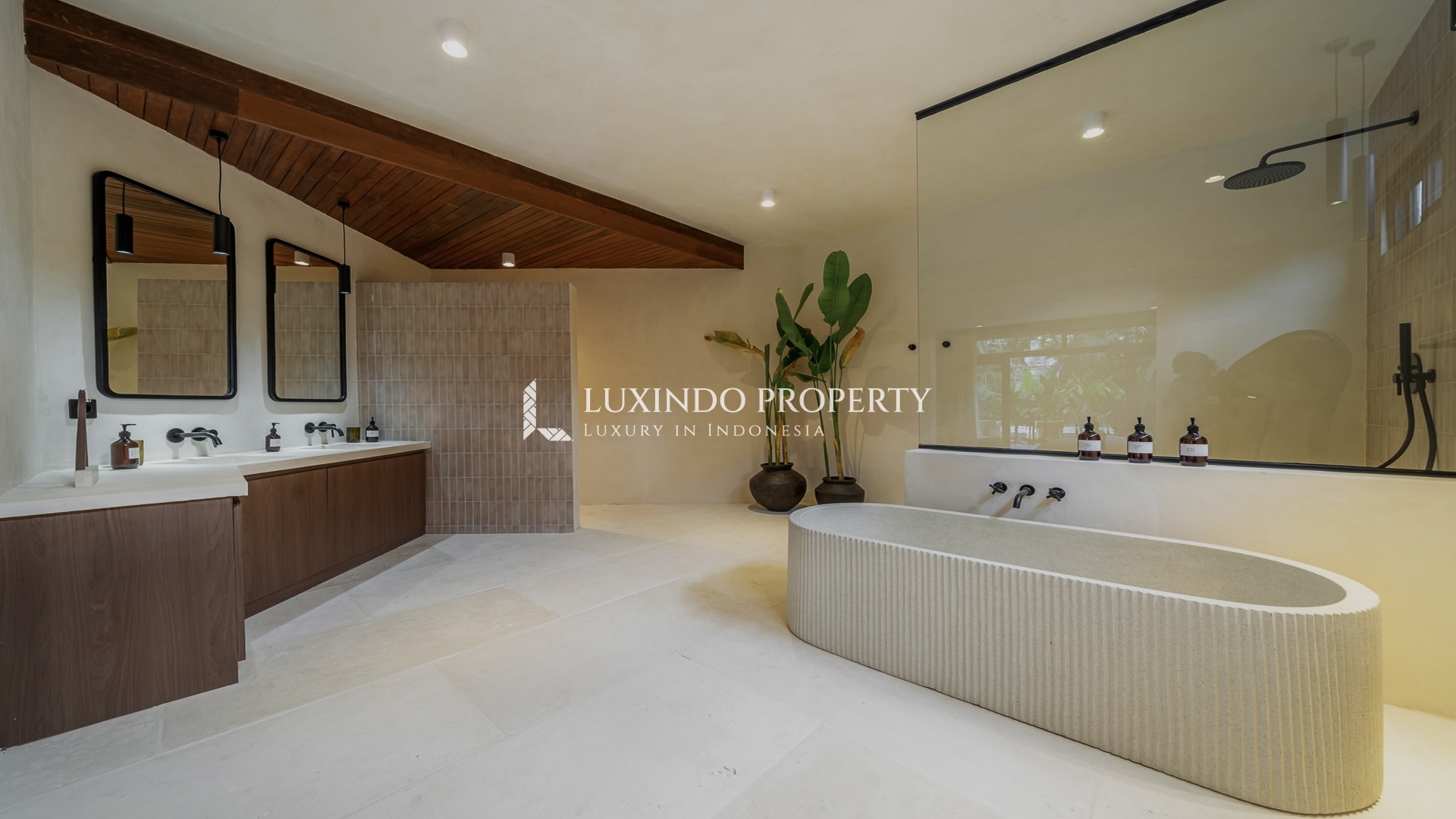 SEMINYAK - 5 BEDROOM TIMELESS ELEGANCE VILLA